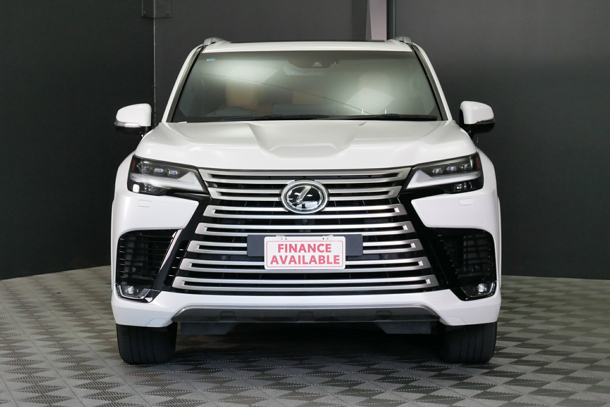 Lexus Lx image 2