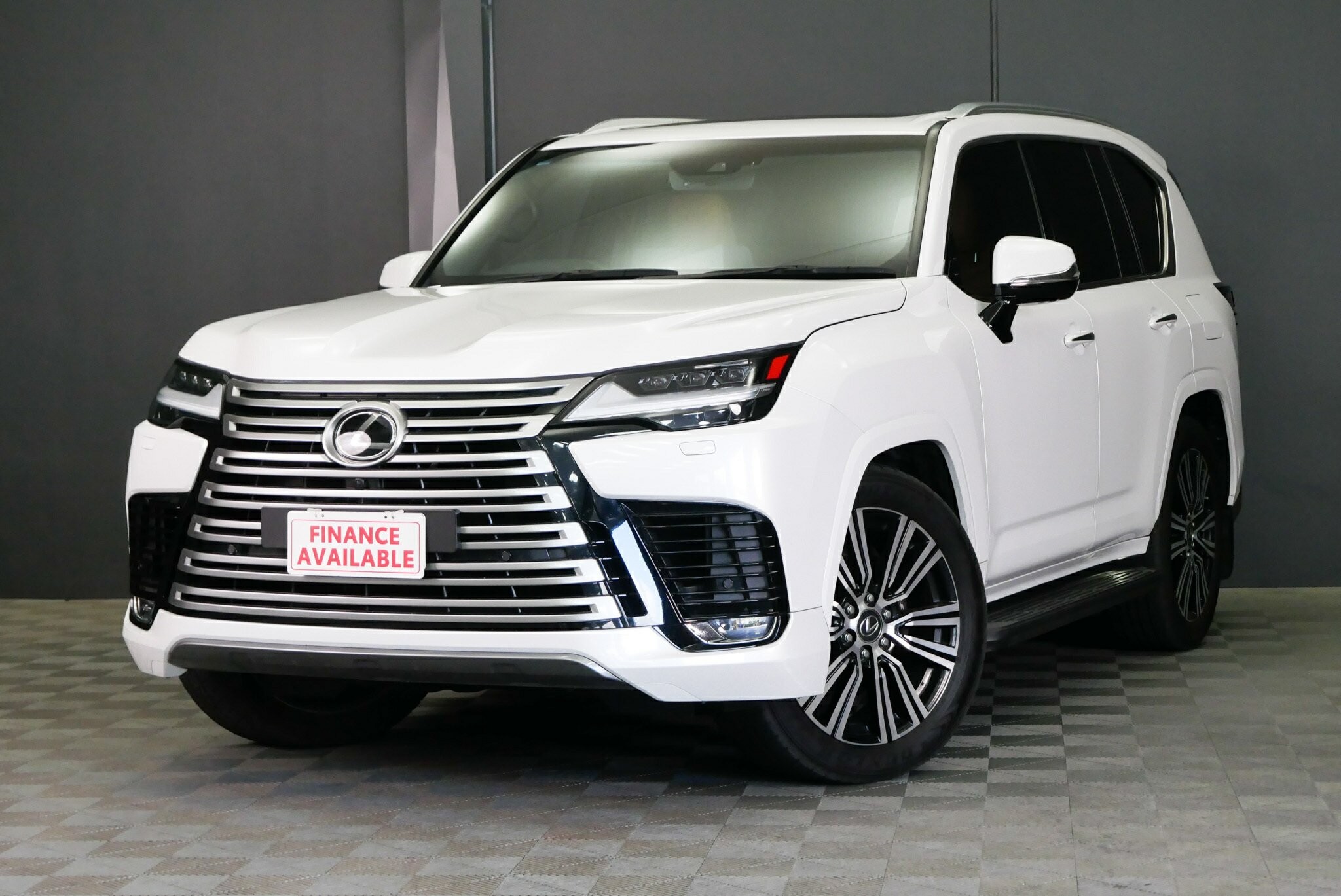Lexus Lx image 3