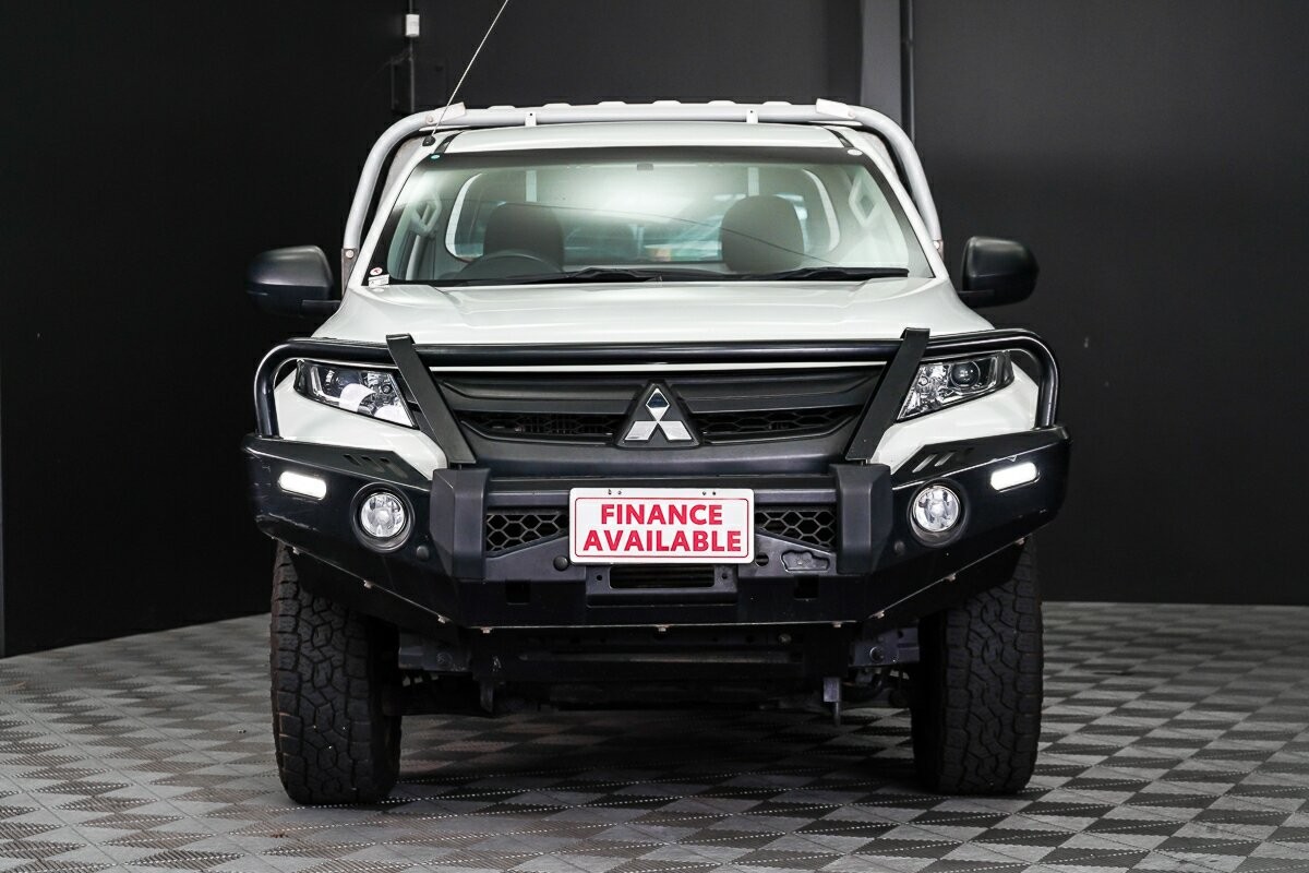 Mitsubishi Triton image 2