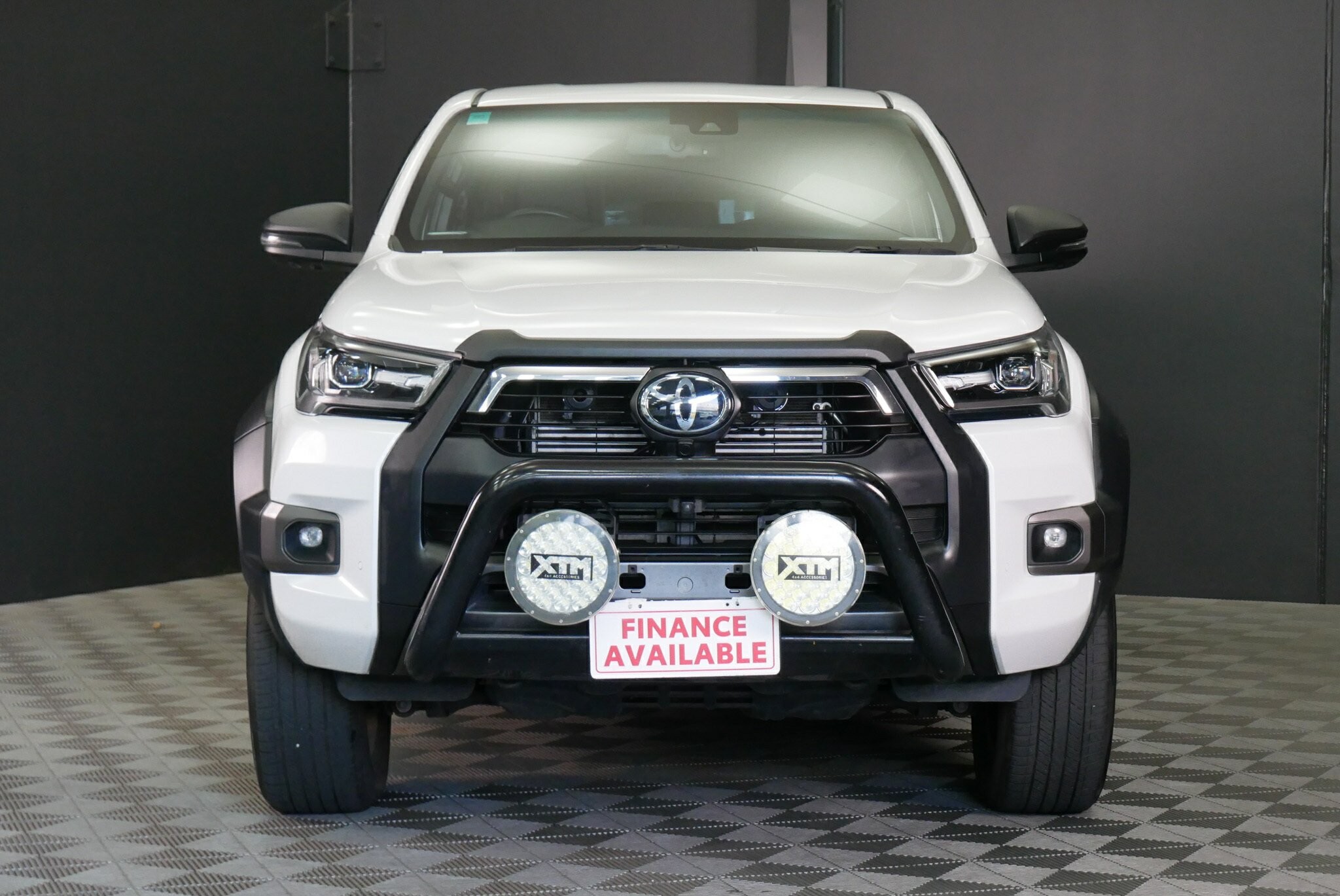 Toyota Hilux image 2