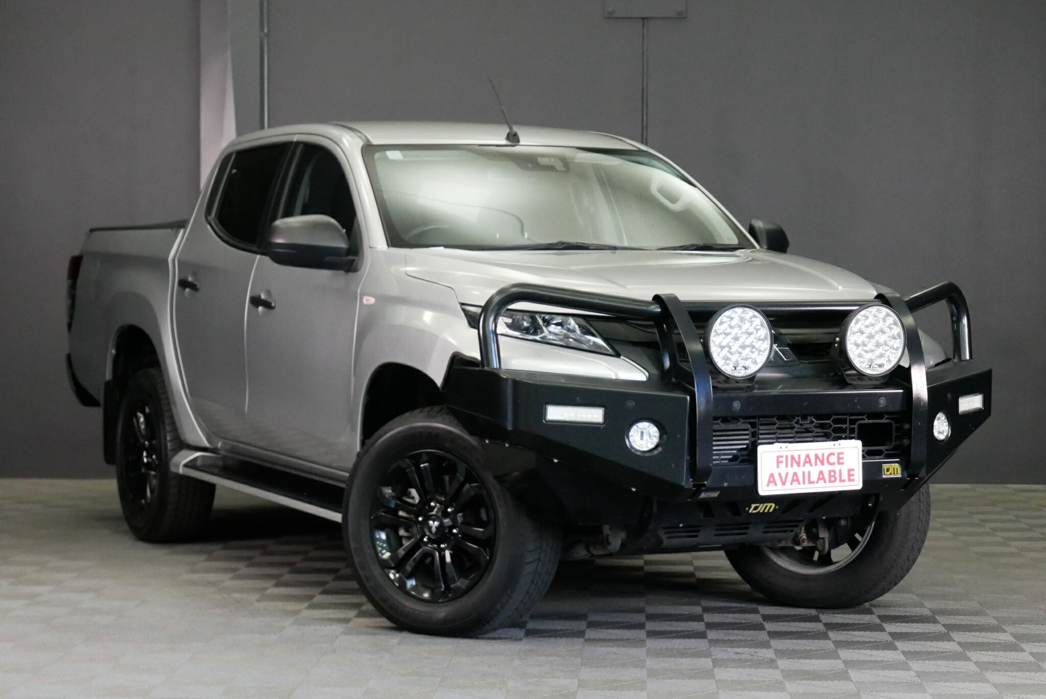 Mitsubishi Triton image 1