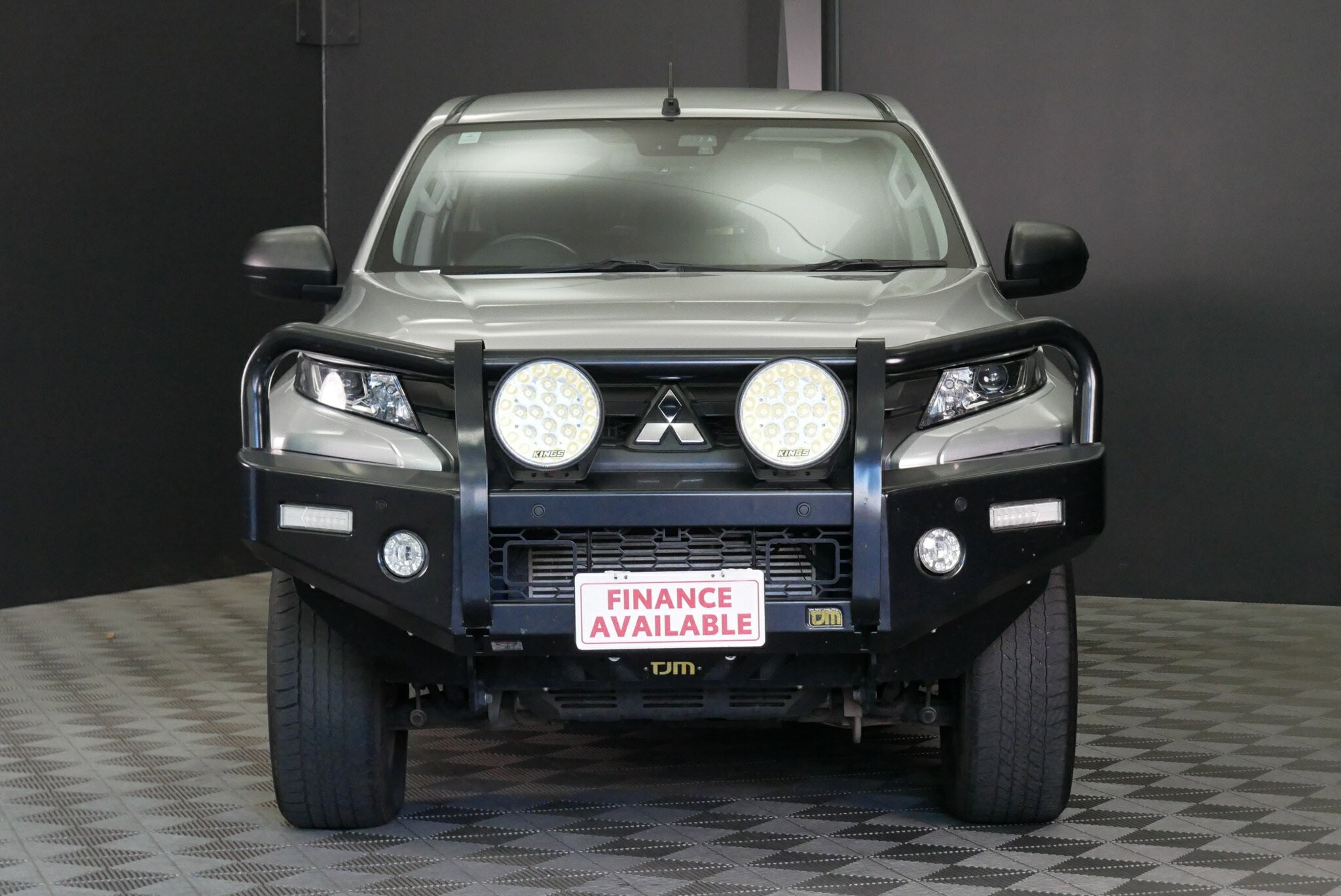Mitsubishi Triton image 2