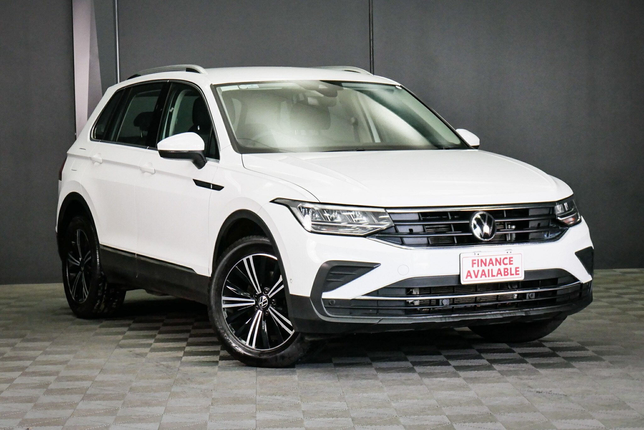 Volkswagen Tiguan image 1