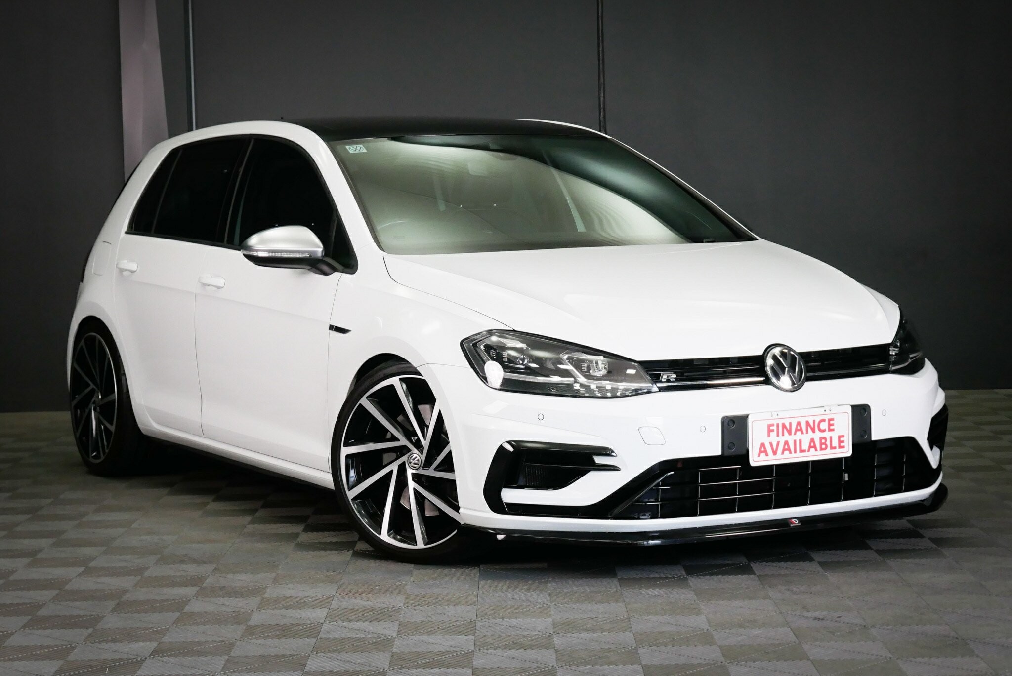 Volkswagen Golf image 1