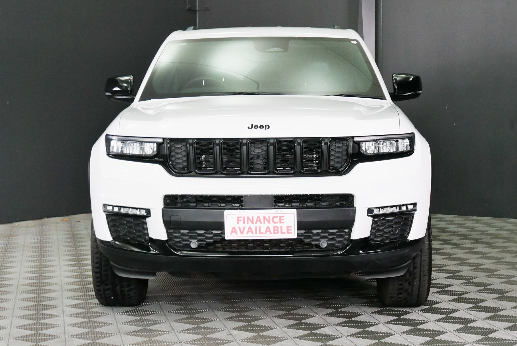 Jeep Grand Cherokee image 2