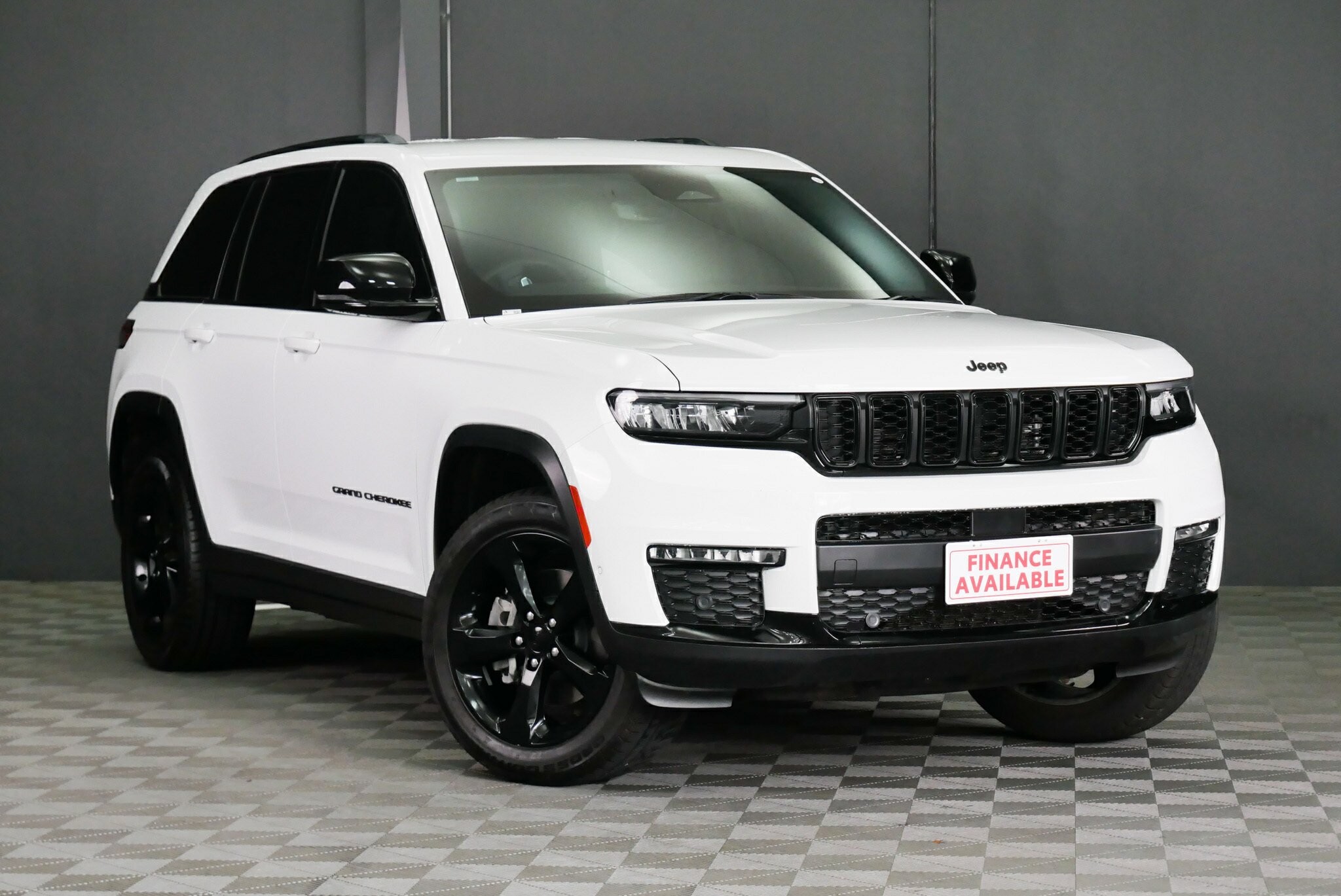 Jeep Grand Cherokee image 3