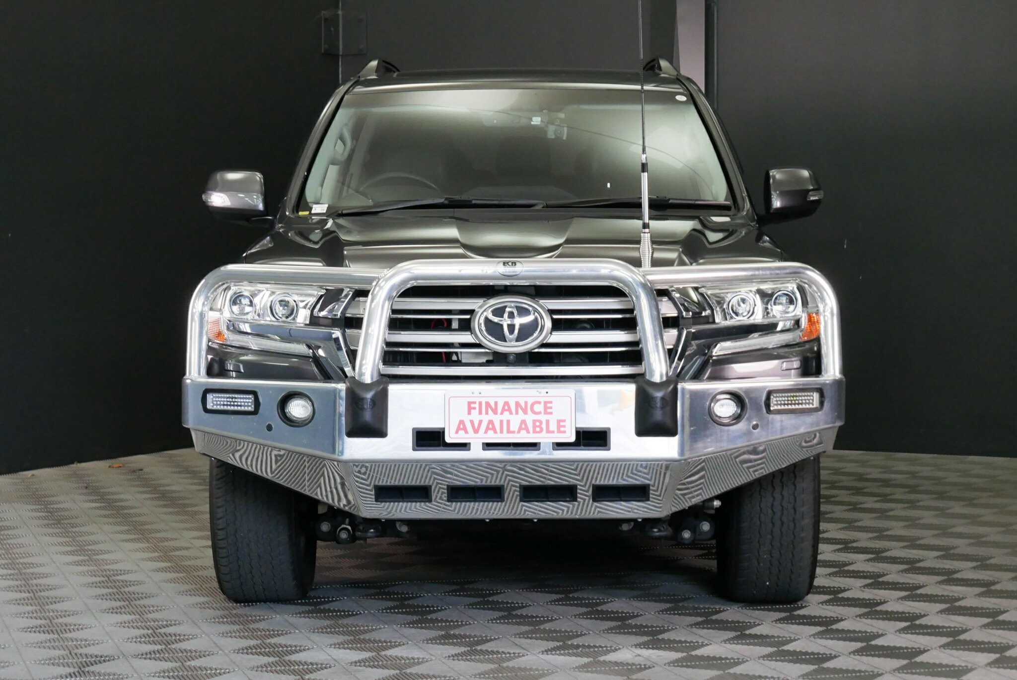 Toyota Landcruiser image 2