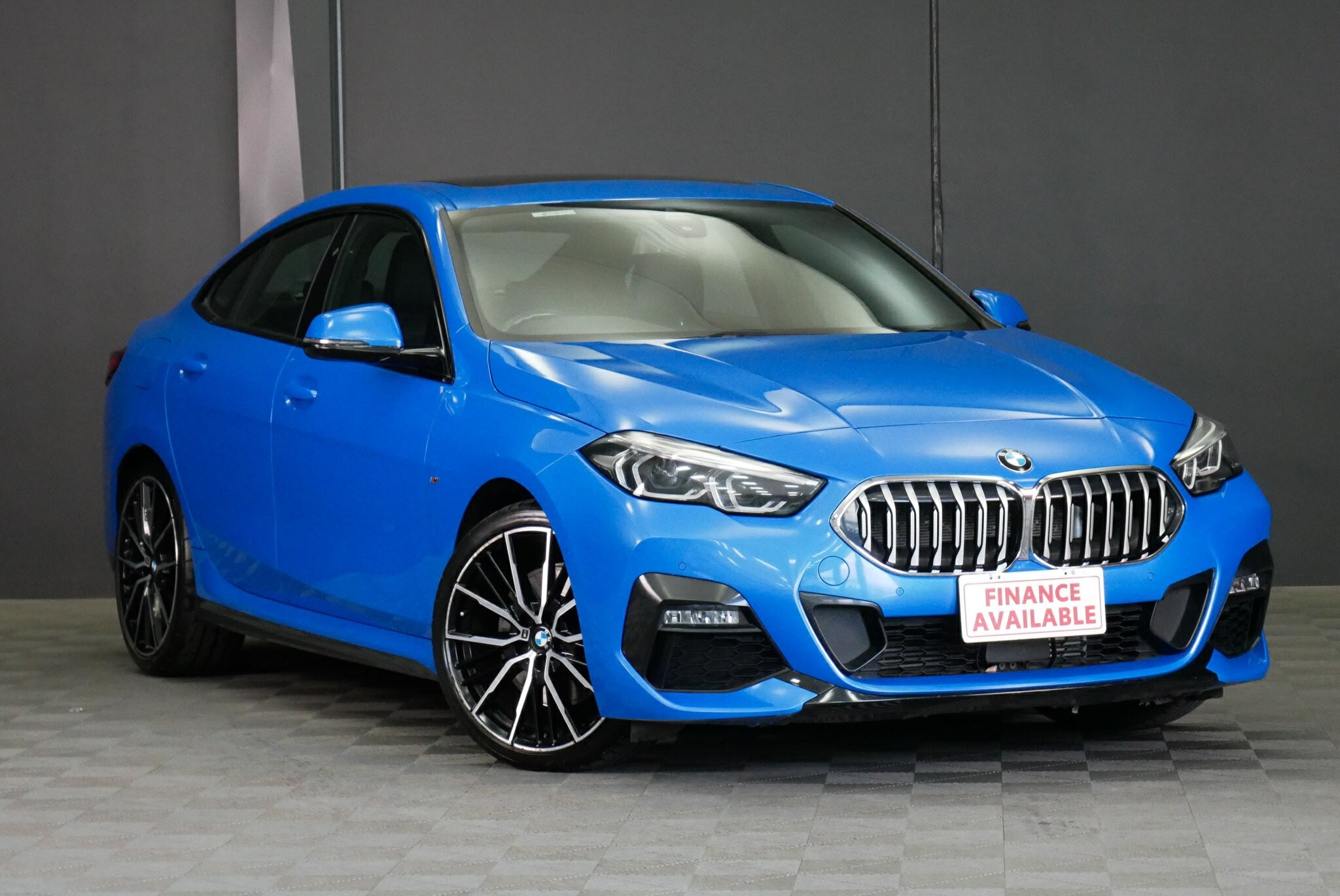 BMW 2 Series image 1