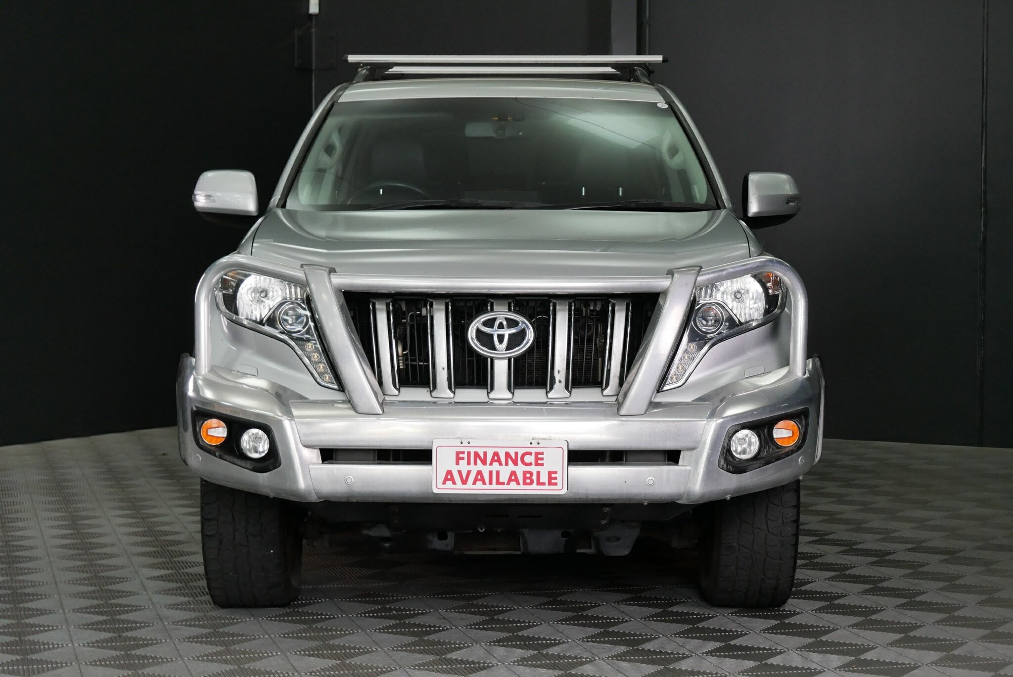 Toyota Landcruiser Prado image 2
