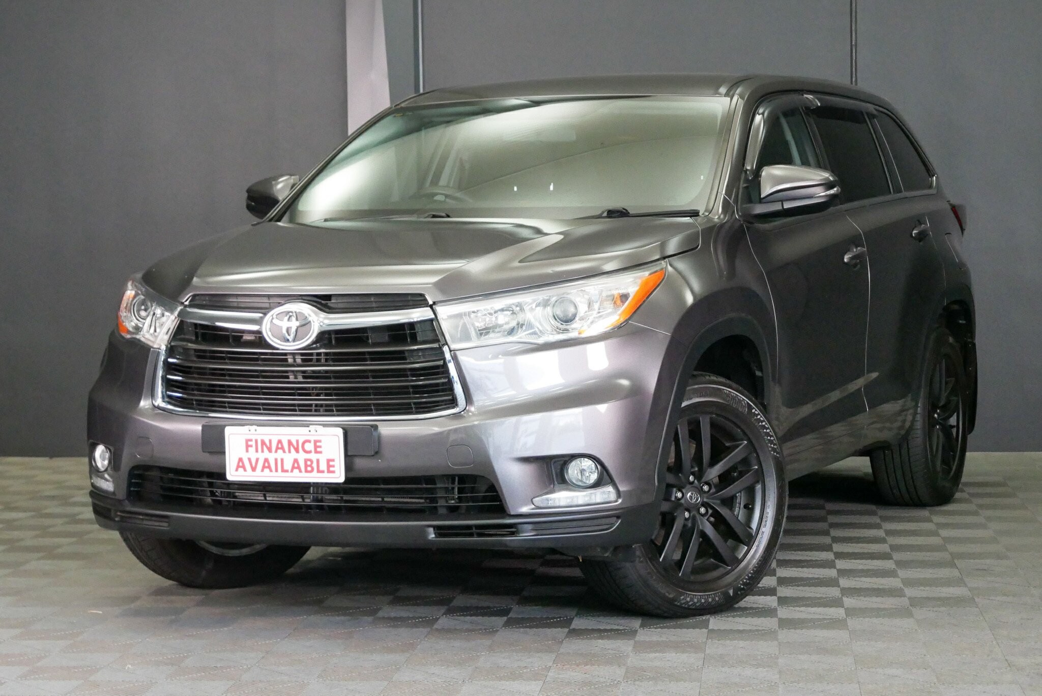 Toyota Kluger image 3