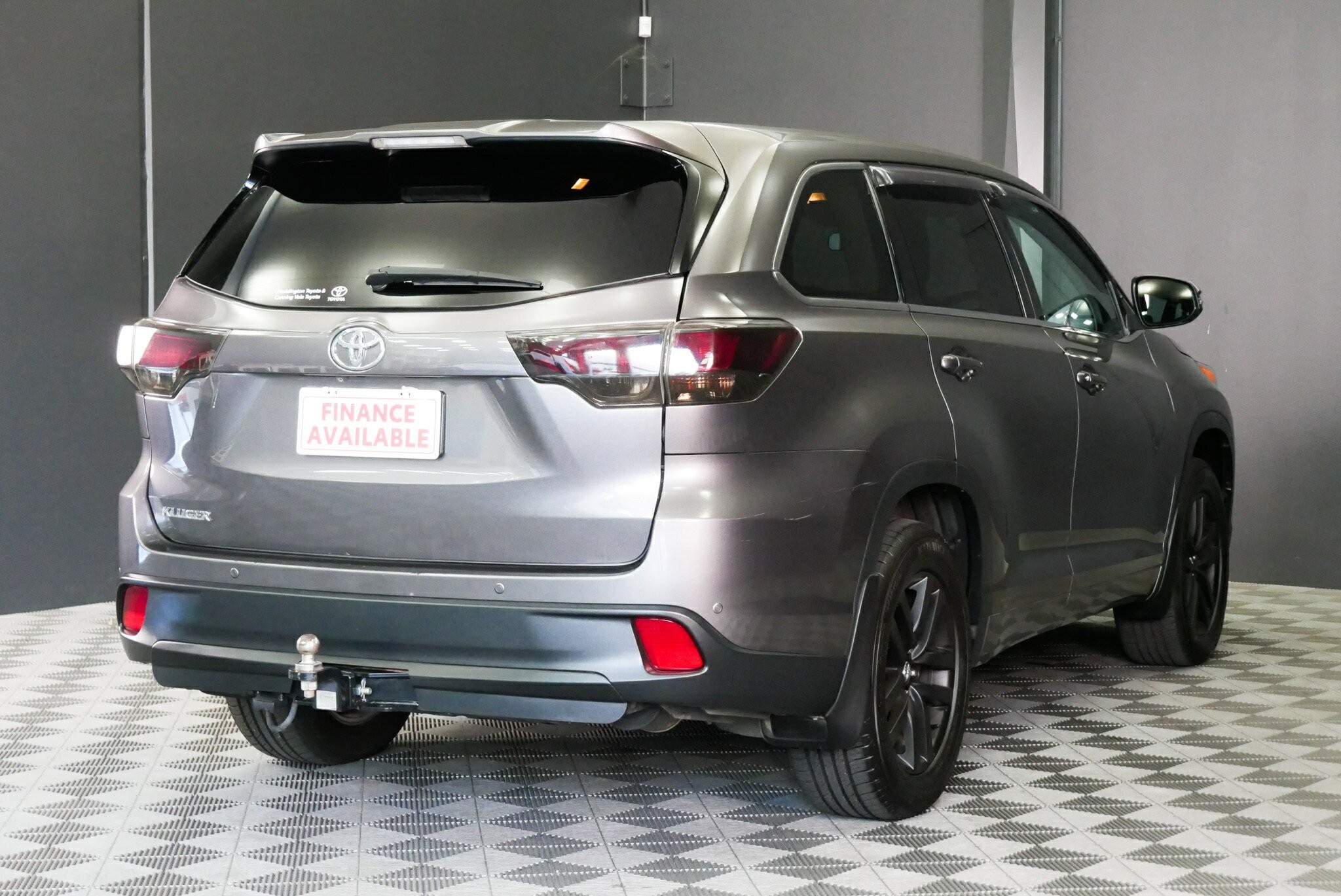 Toyota Kluger image 4