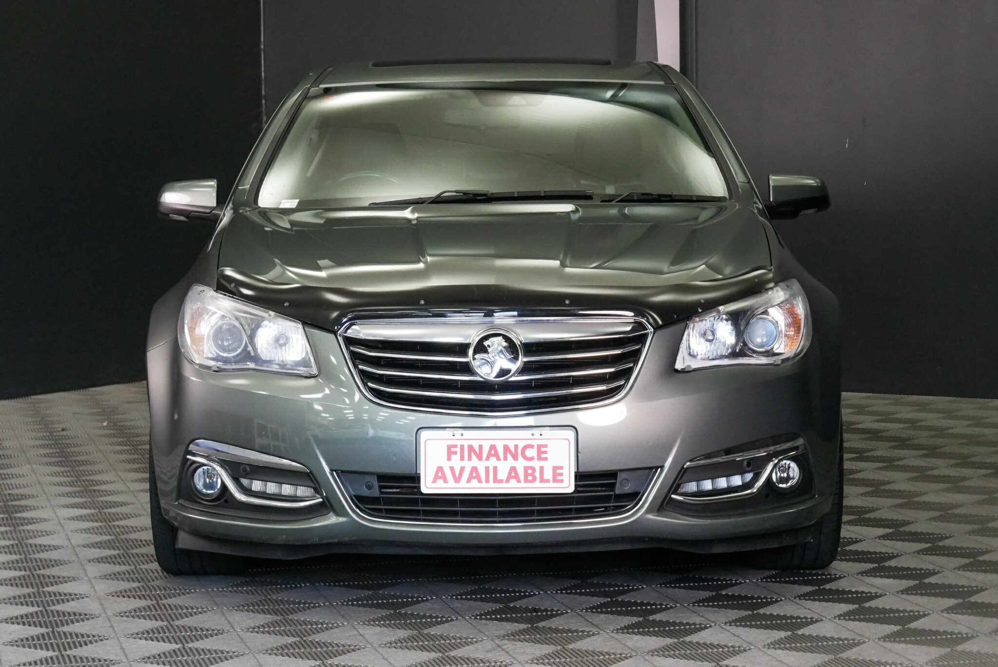 Holden Calais image 2