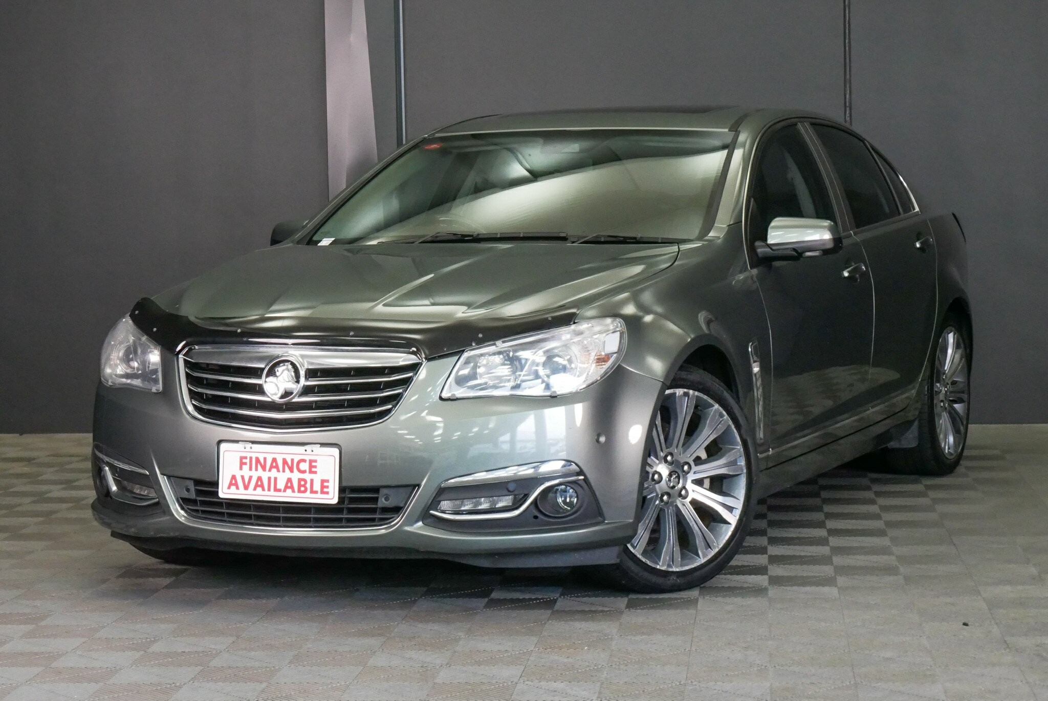 Holden Calais image 3