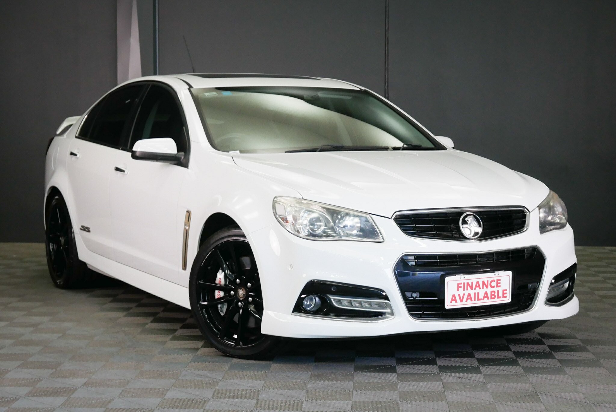 Holden Commodore image 1