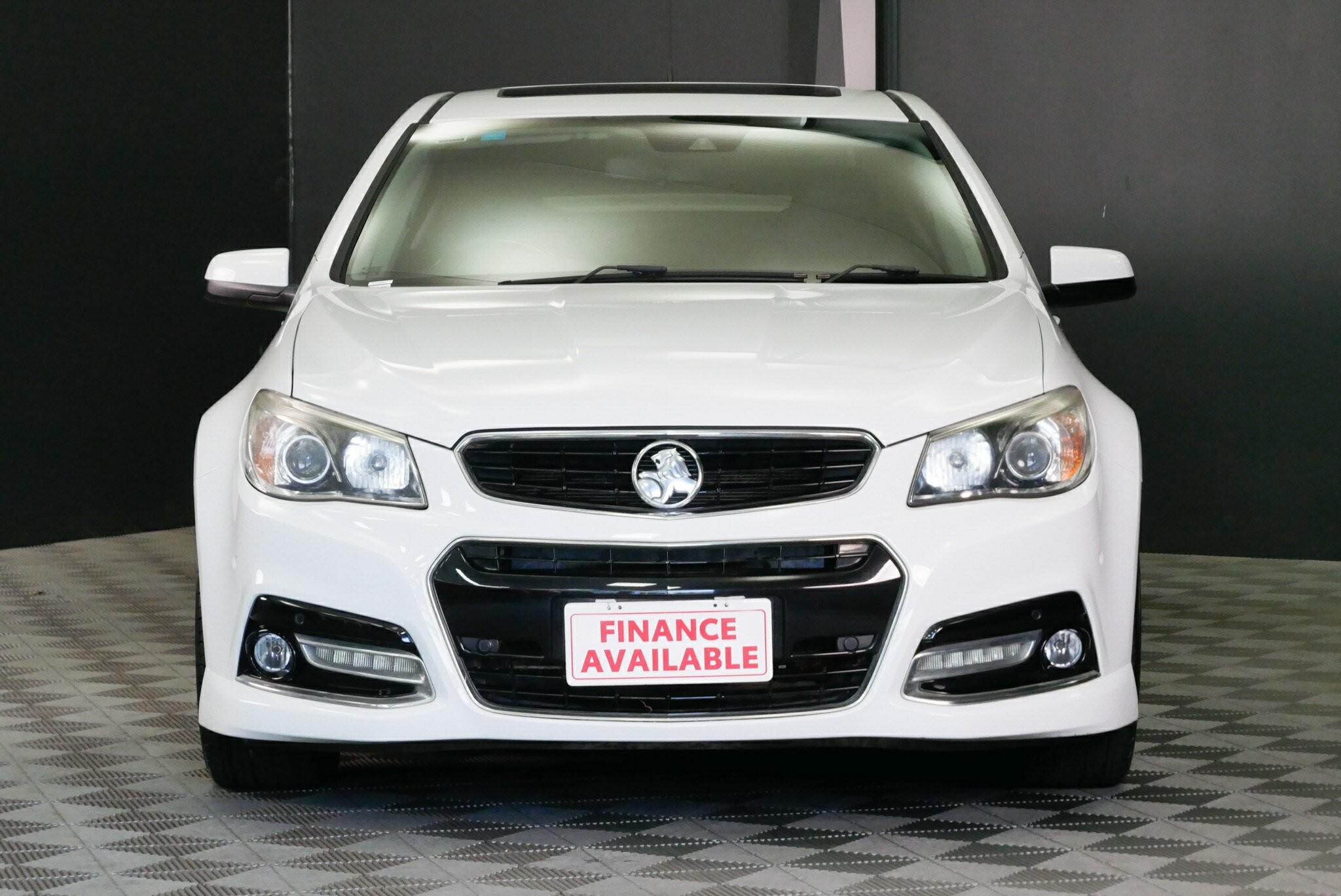 Holden Commodore image 2