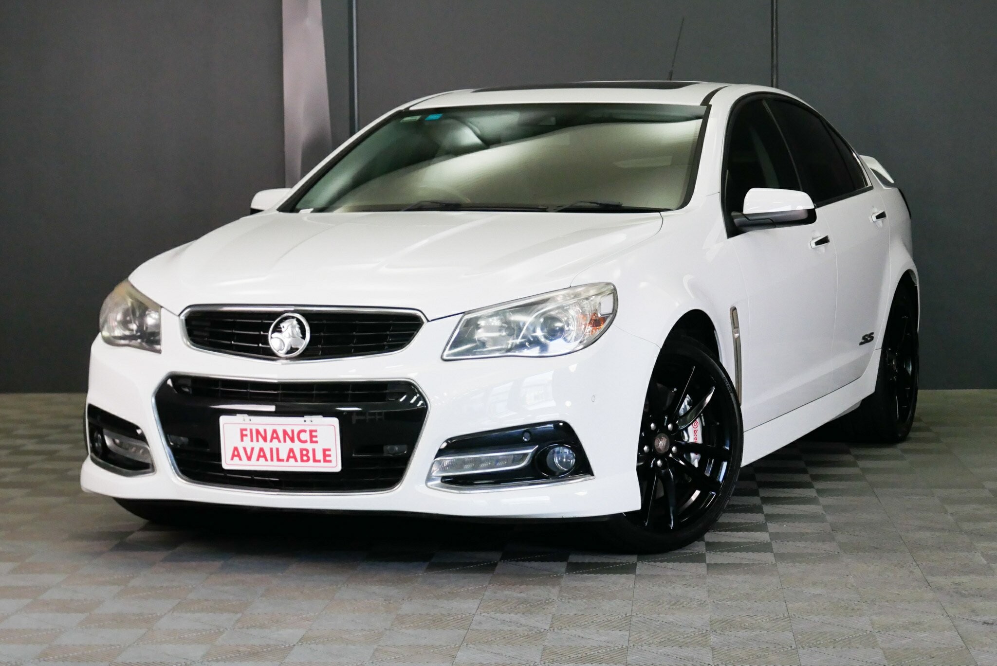 Holden Commodore image 3