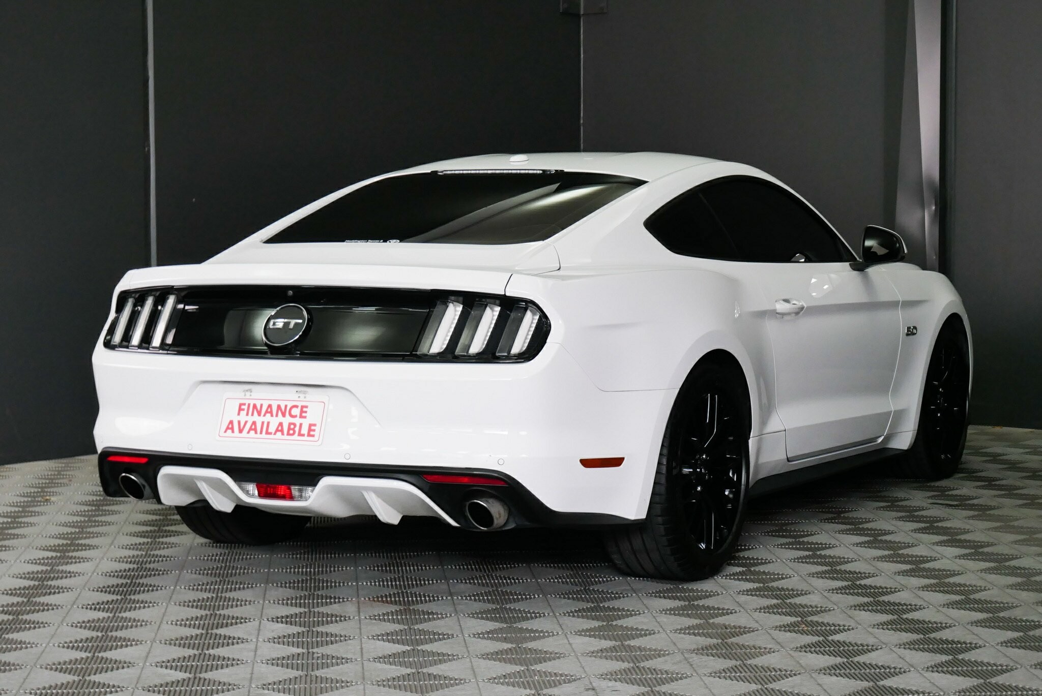Ford Mustang image 4