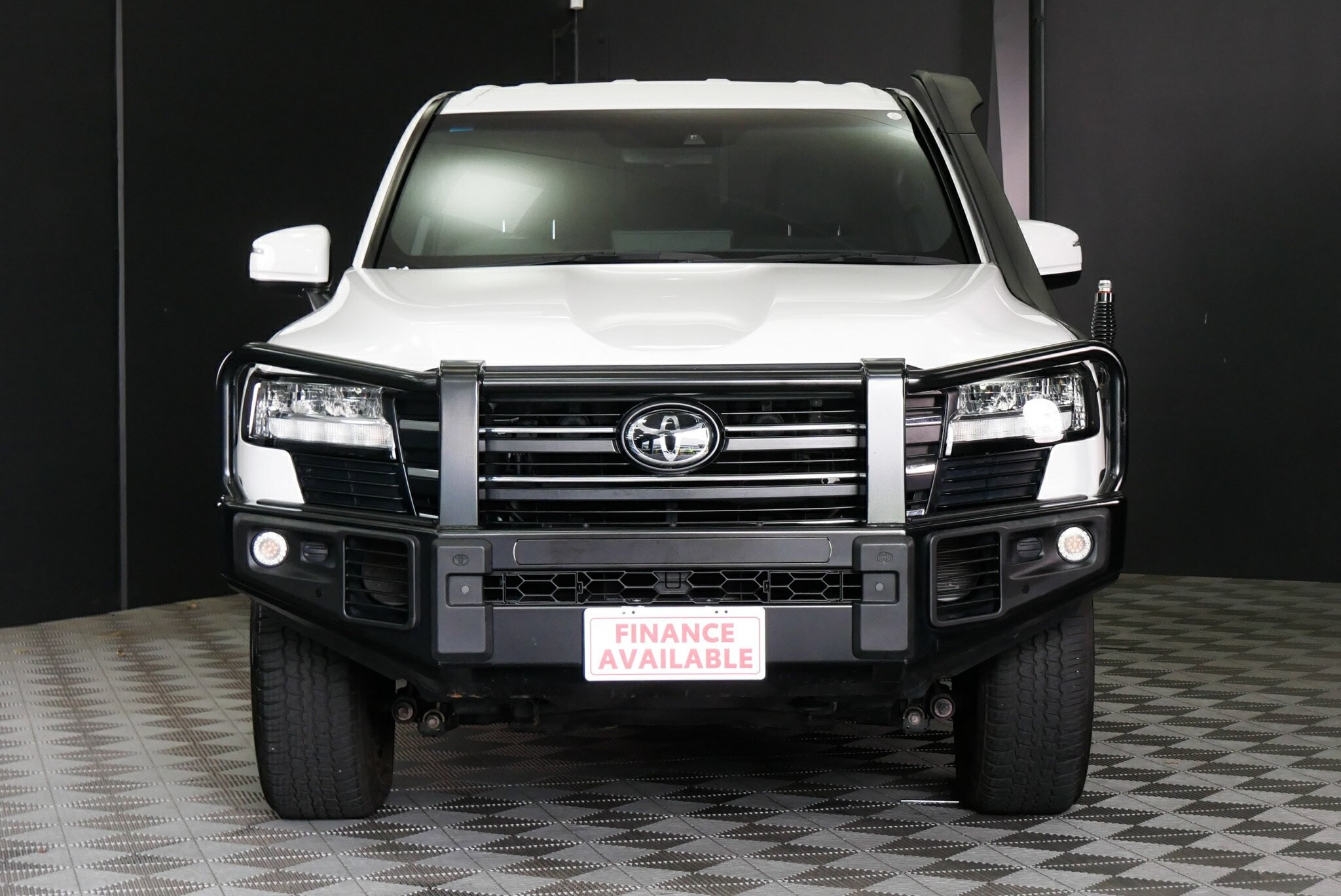 Toyota Landcruiser image 2