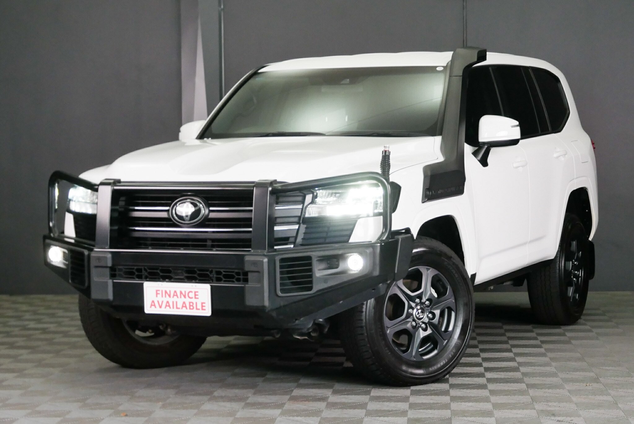 Toyota Landcruiser image 3