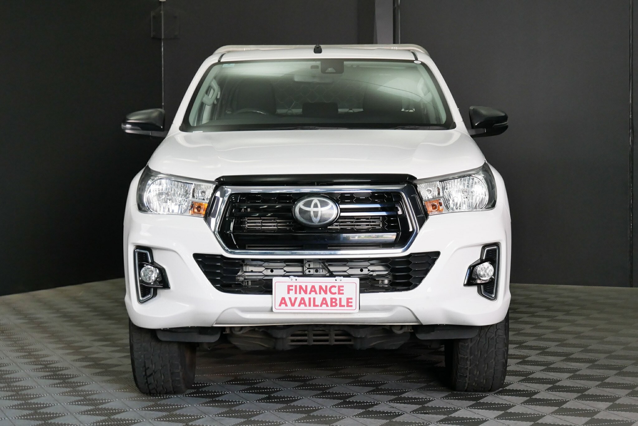 Toyota Hilux image 2