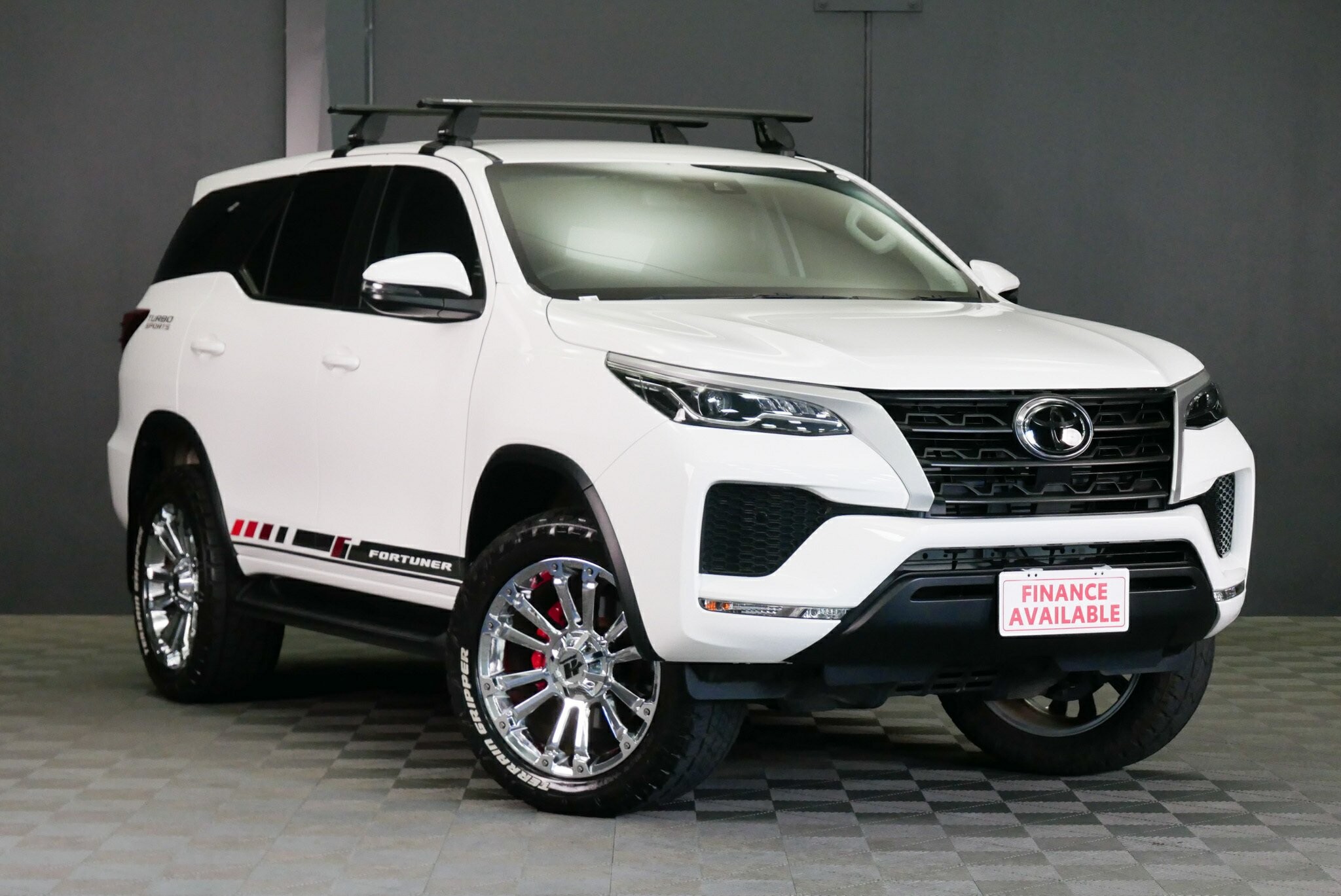 Toyota Fortuner image 1