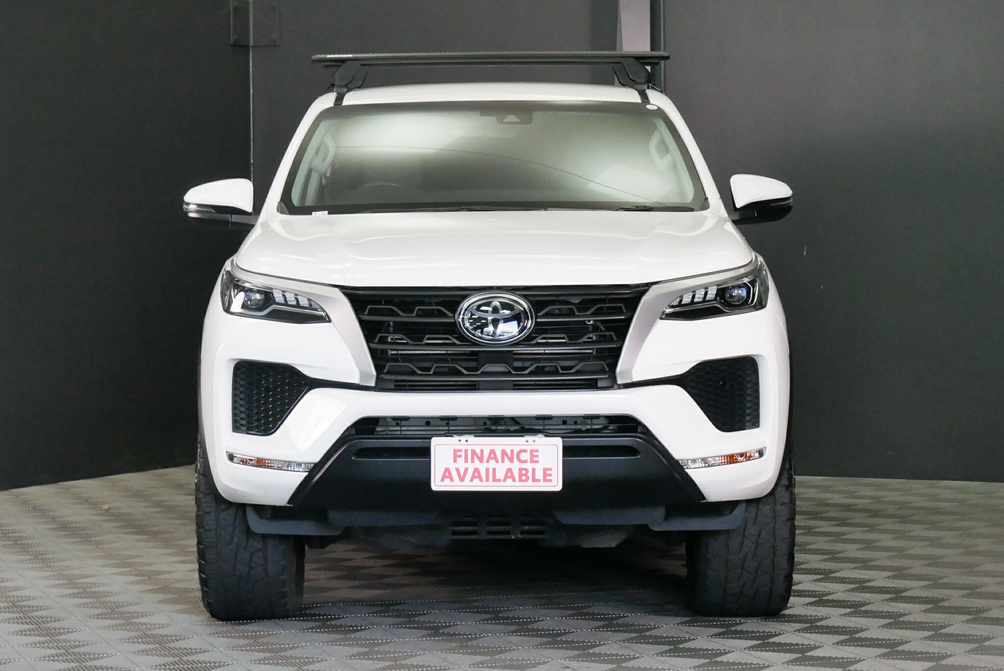 Toyota Fortuner image 2