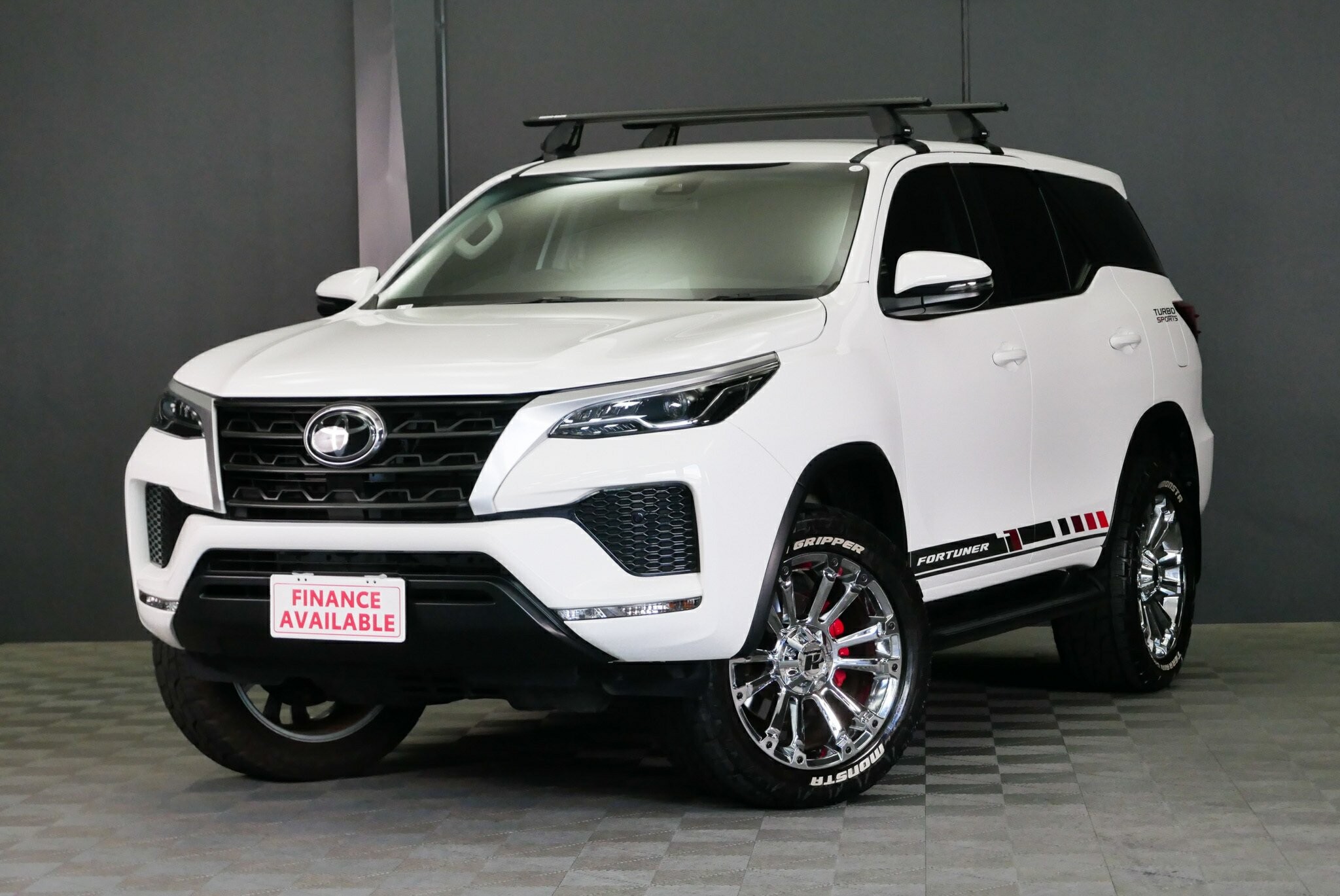 Toyota Fortuner image 3
