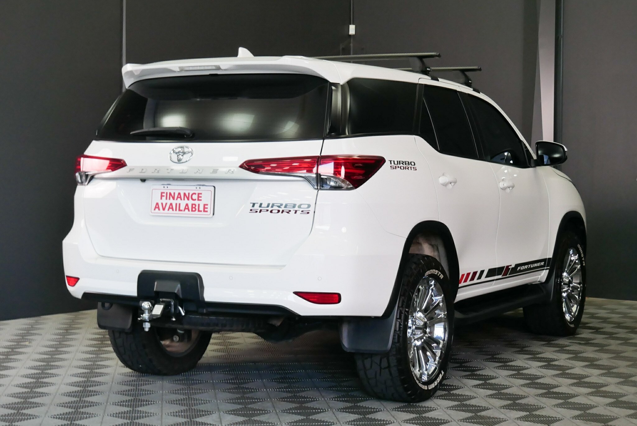 Toyota Fortuner image 4