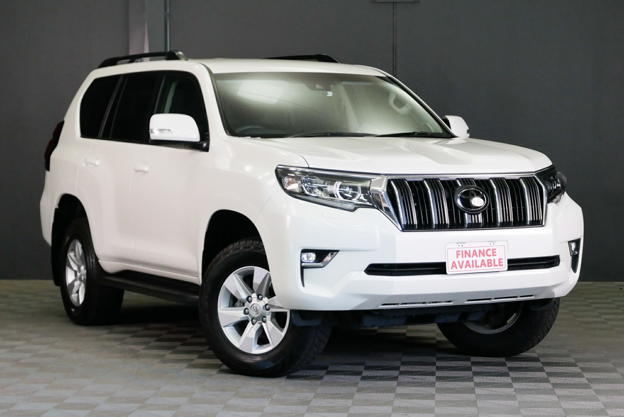 Toyota Landcruiser Prado image 1