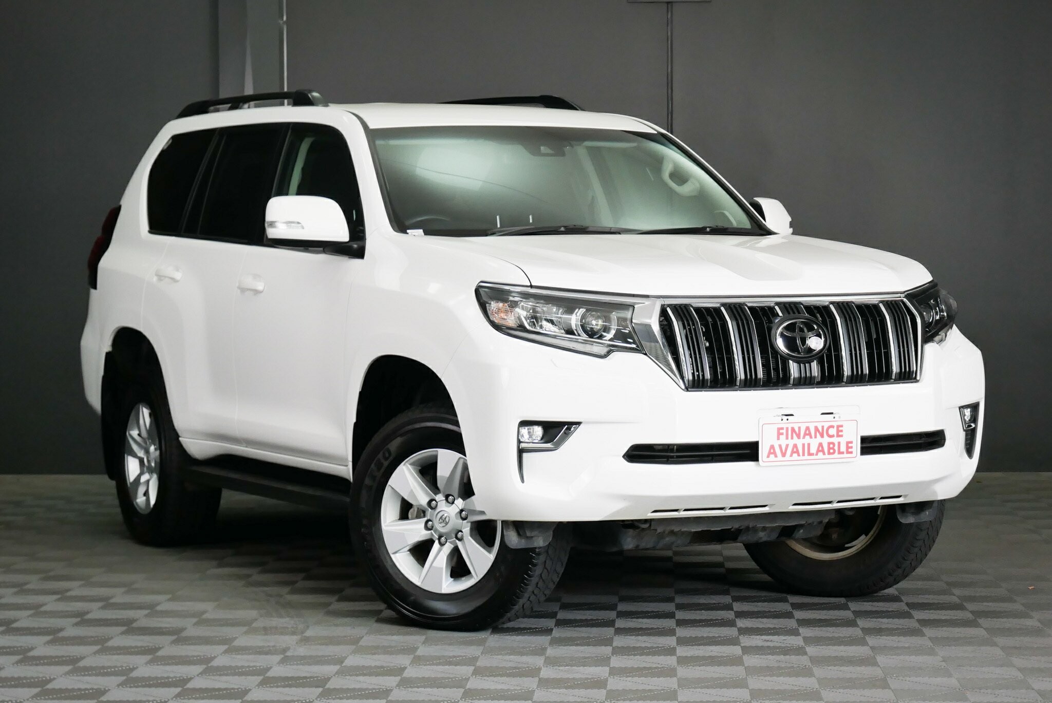 Toyota Landcruiser Prado image 1
