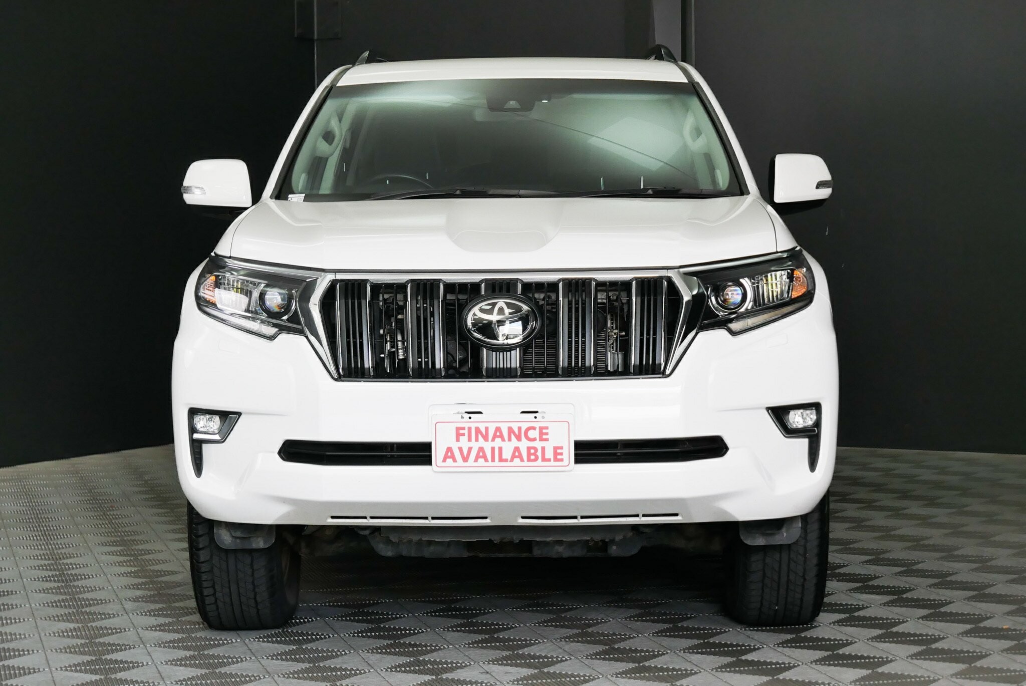 Toyota Landcruiser Prado image 2