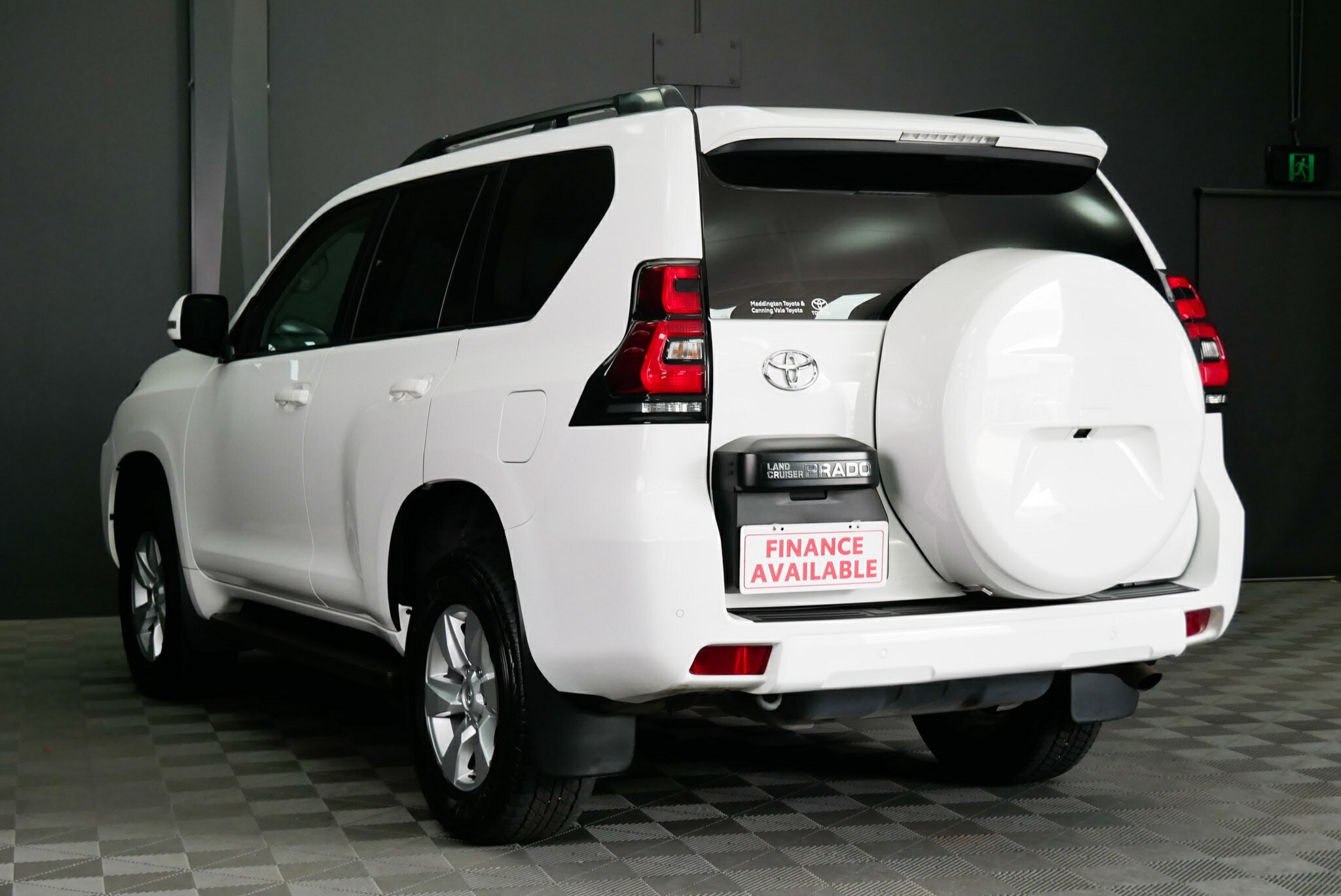 Toyota Landcruiser Prado image 4