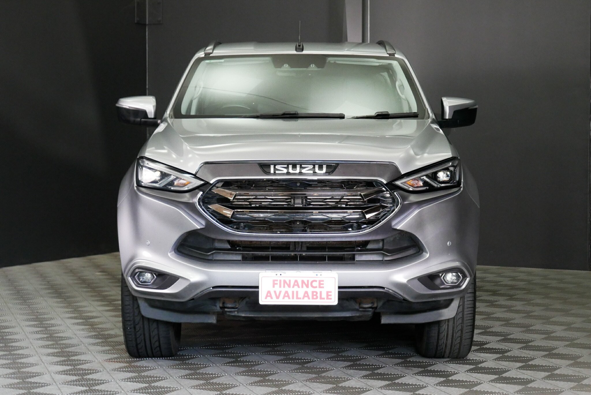 Isuzu Mu-x image 2