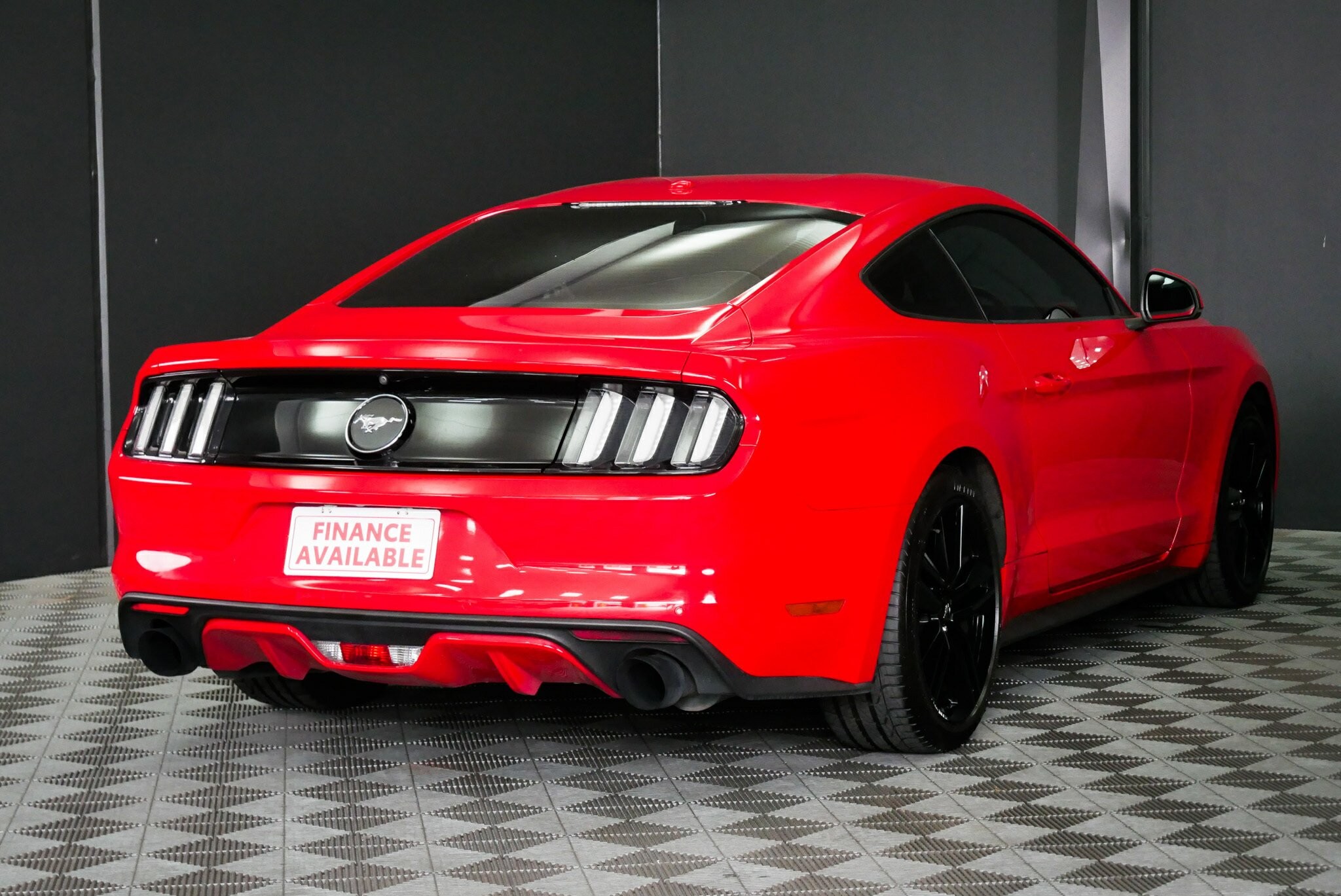 Ford Mustang image 4