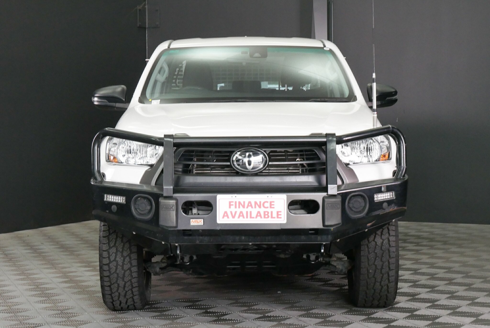 Toyota Hilux image 2
