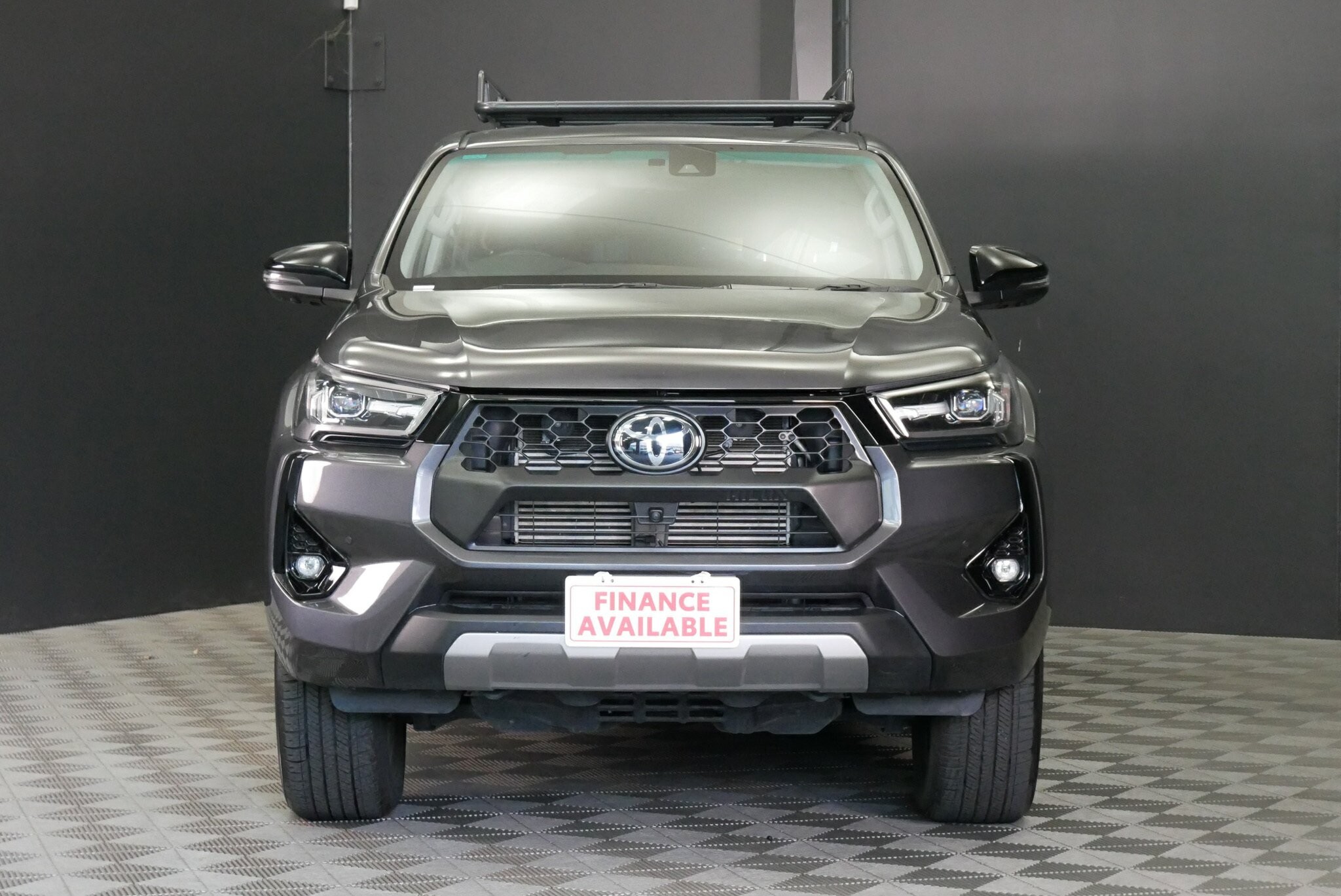 Toyota Hilux image 2