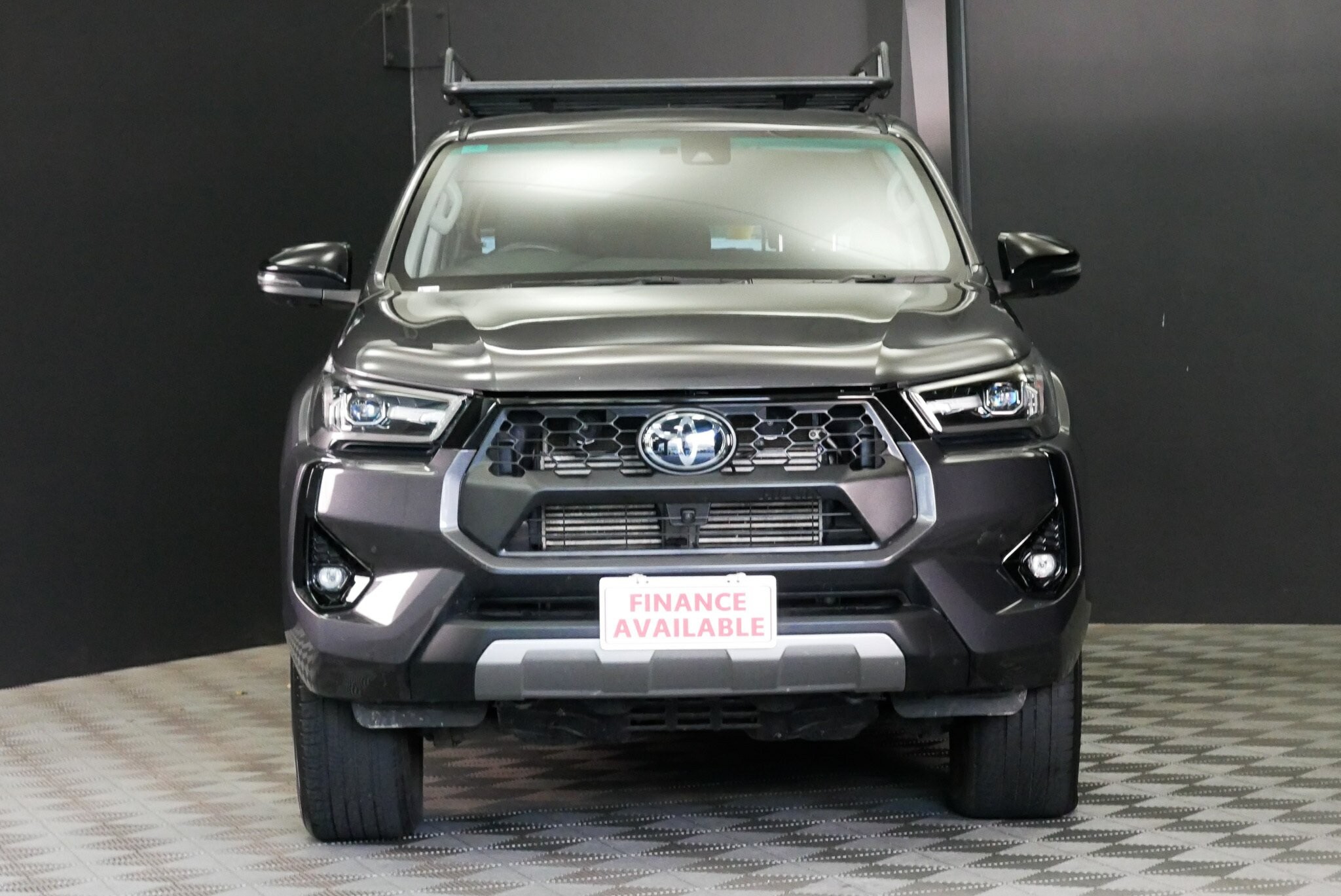 Toyota Hilux image 2