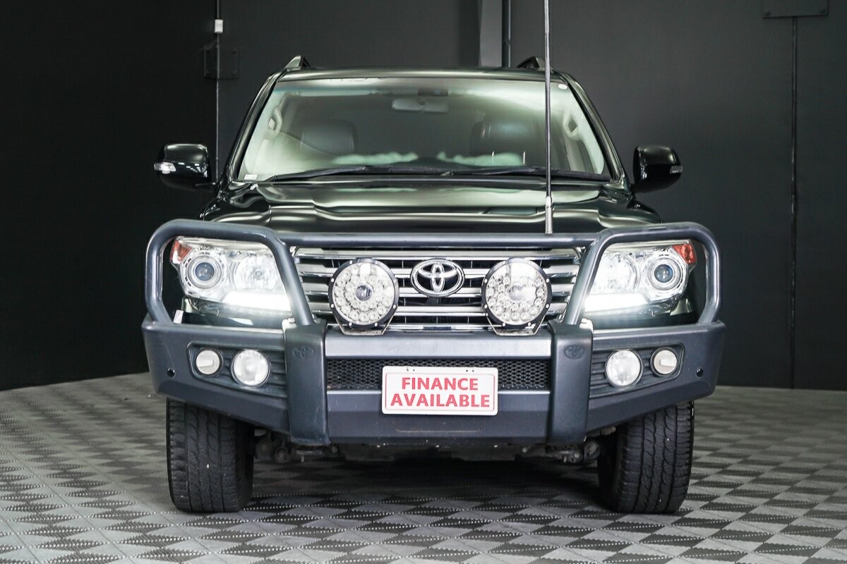 Toyota Landcruiser image 2