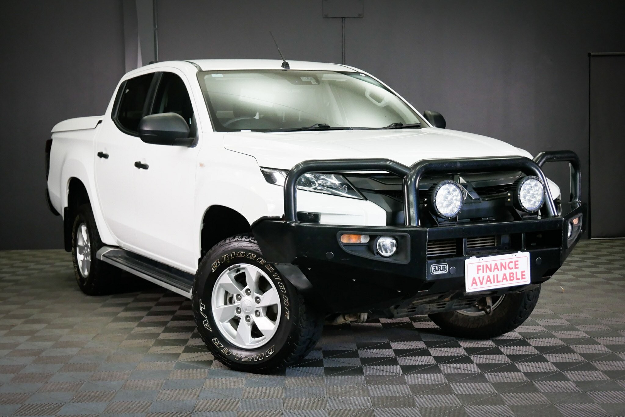 Mitsubishi Triton image 1