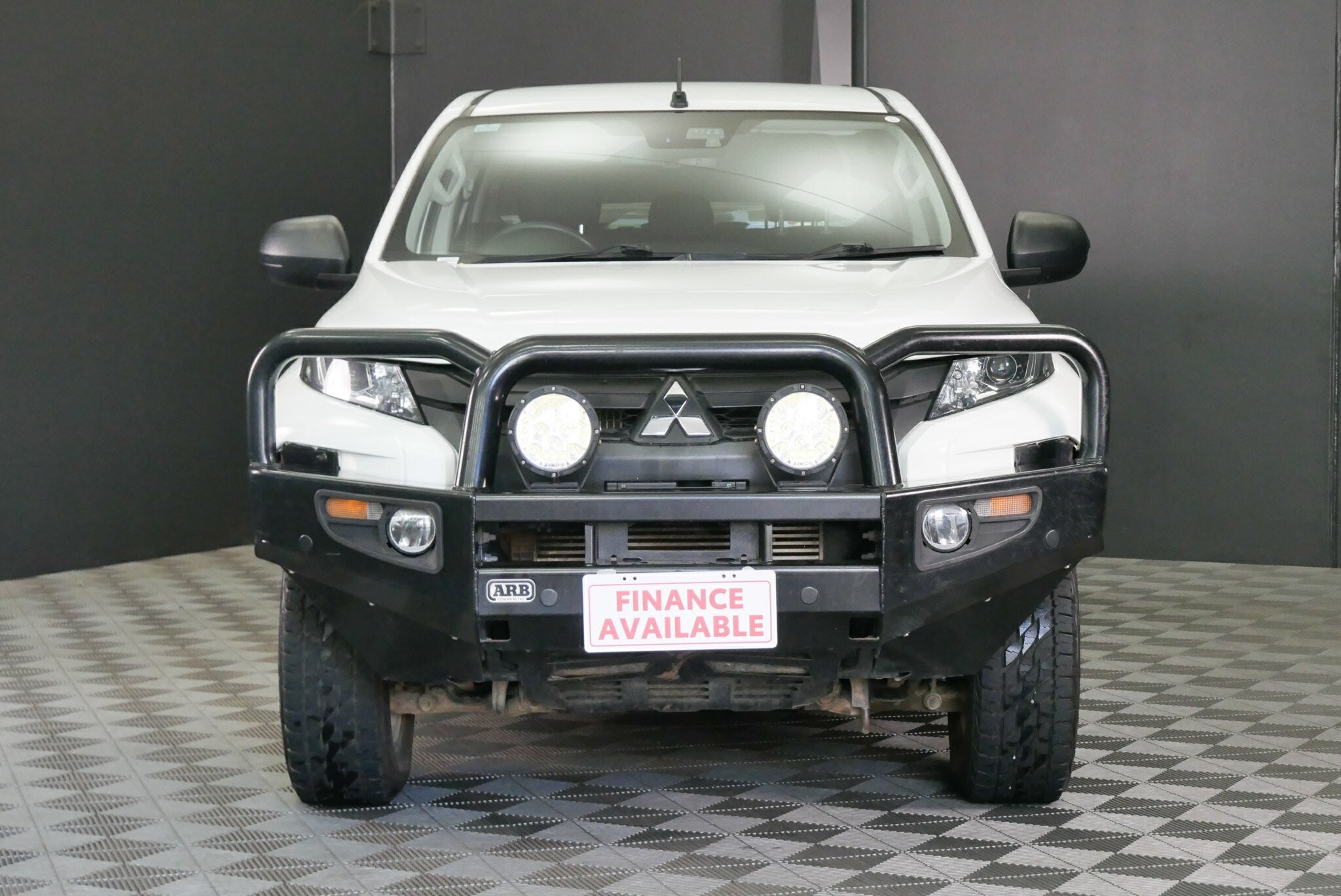 Mitsubishi Triton image 2