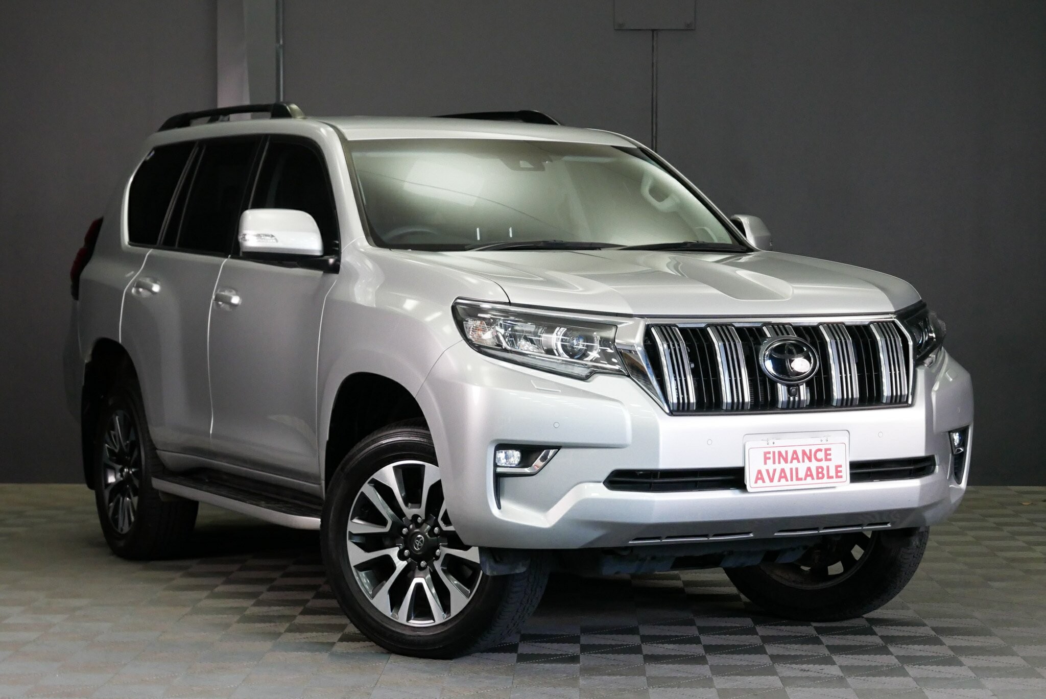 Toyota Landcruiser Prado image 1