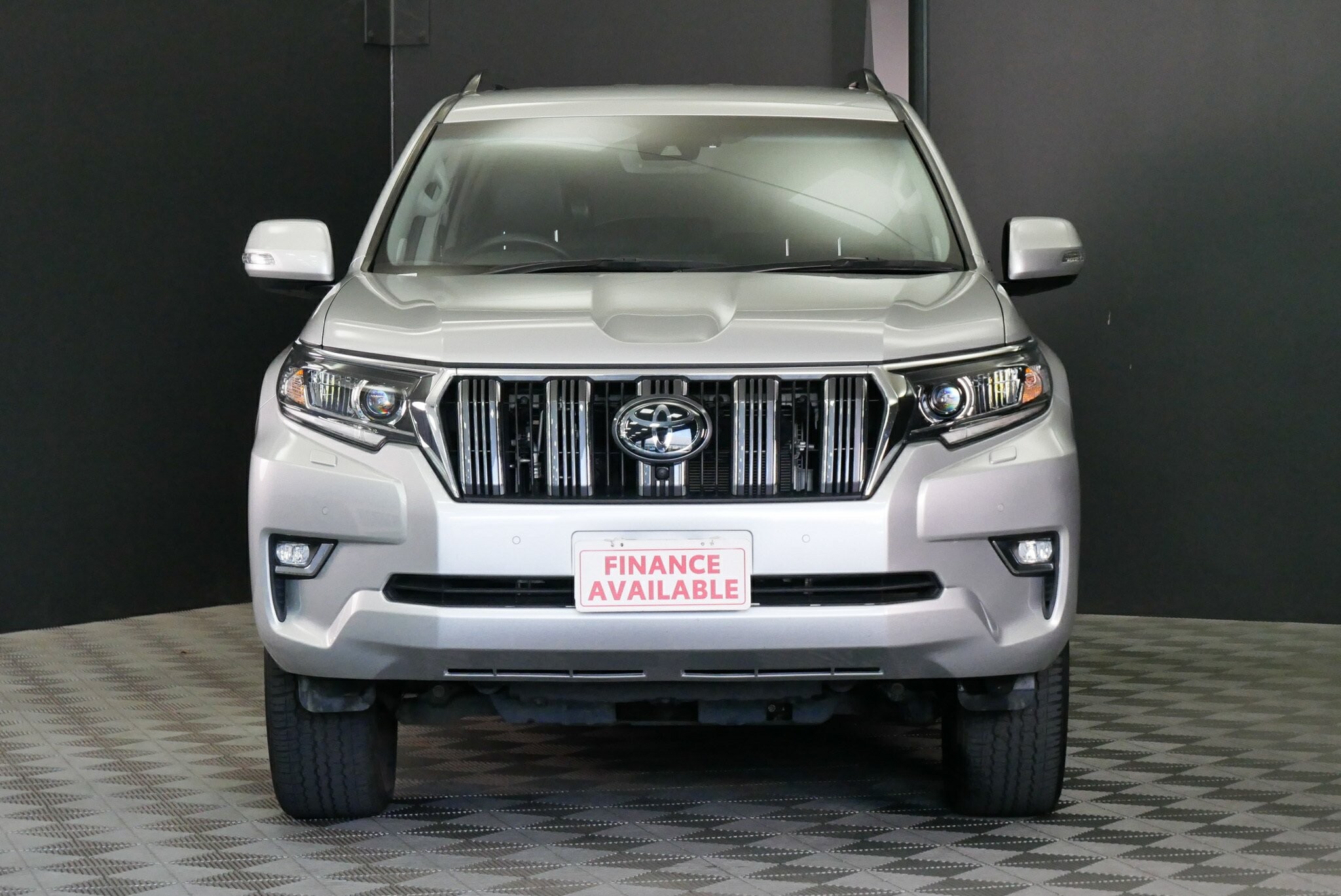 Toyota Landcruiser Prado image 2