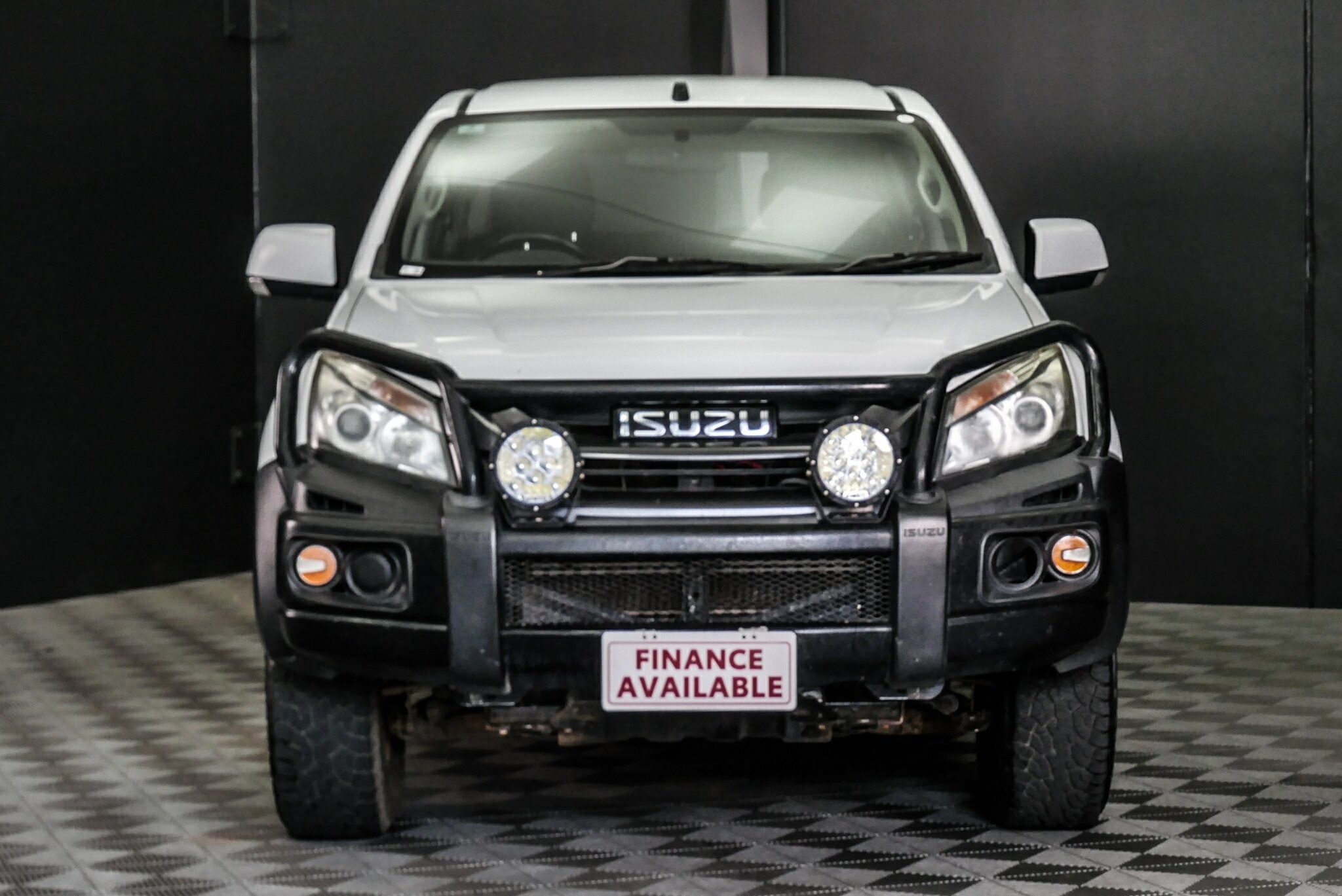 Isuzu Mu-x image 2