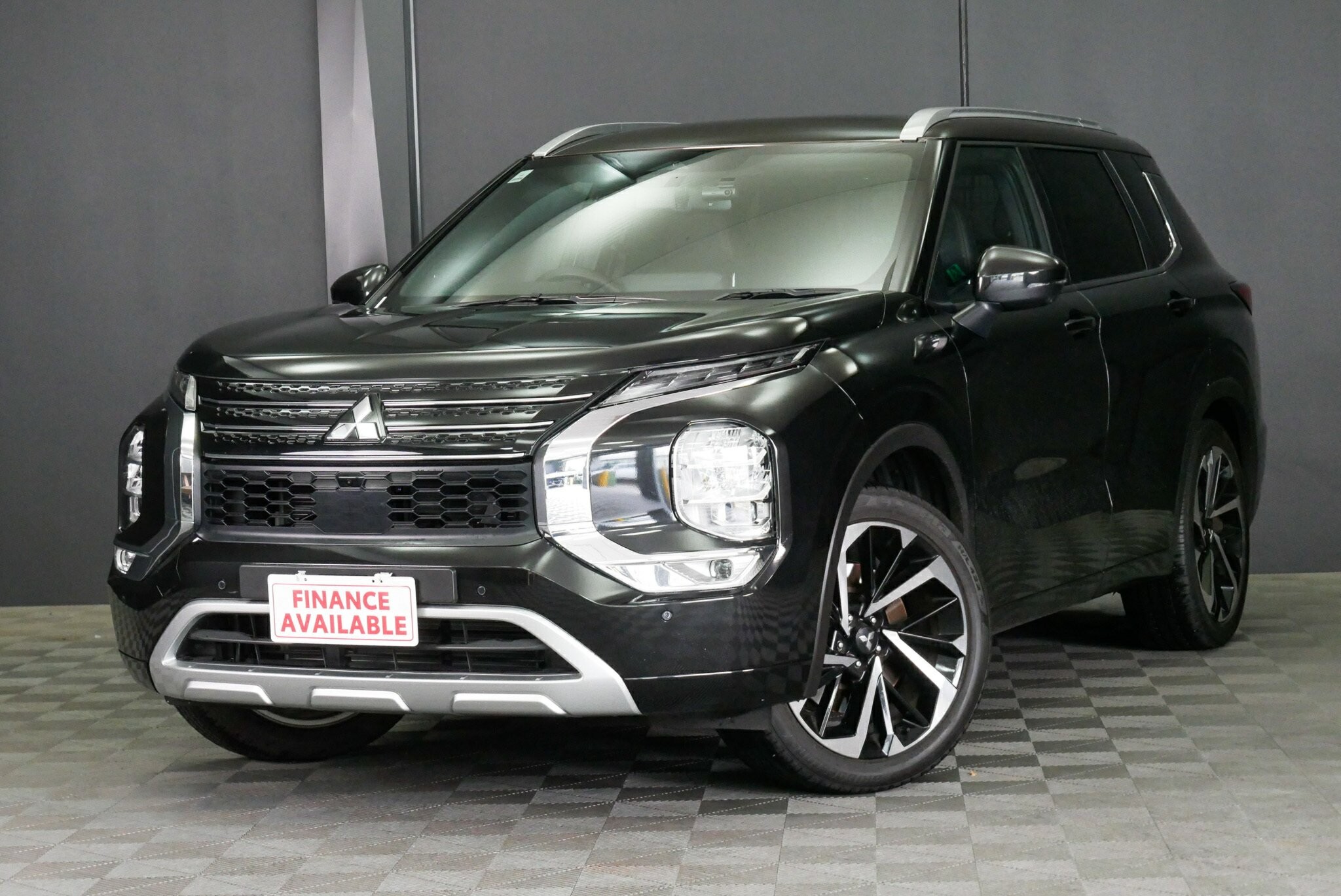 Mitsubishi Outlander image 3