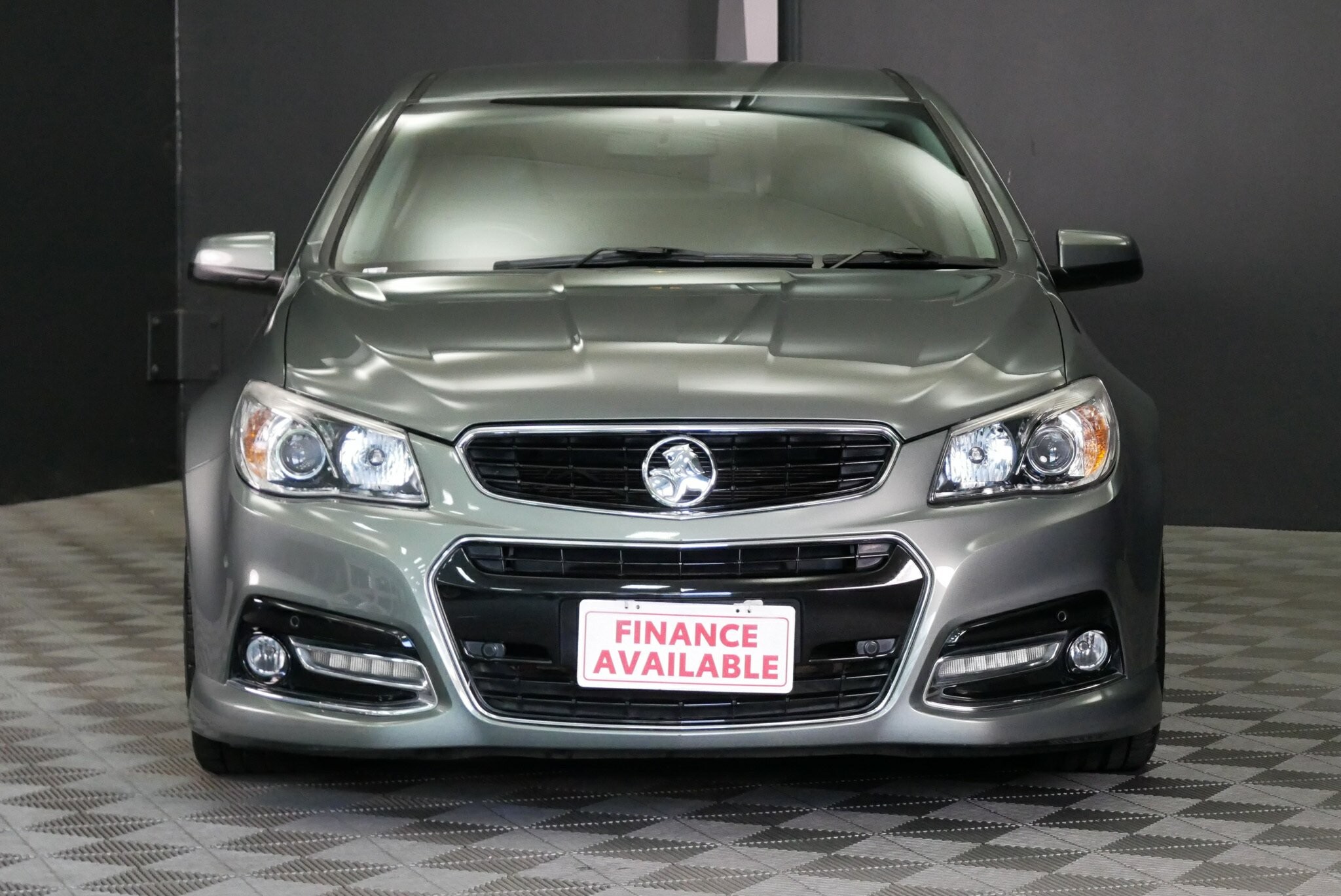Holden Commodore image 2
