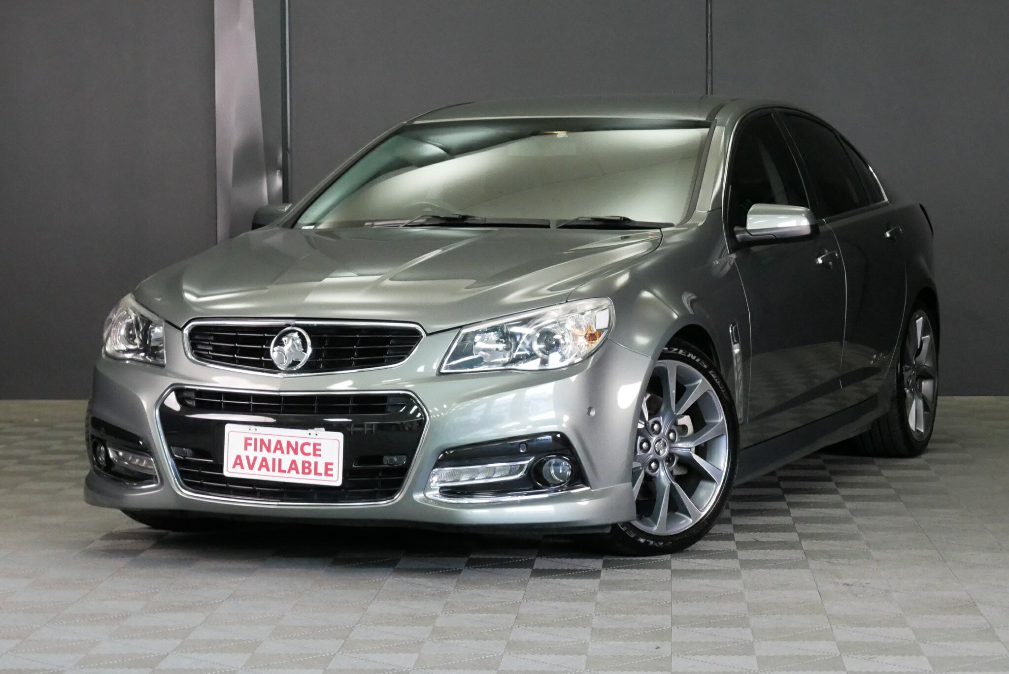 Holden Commodore image 3