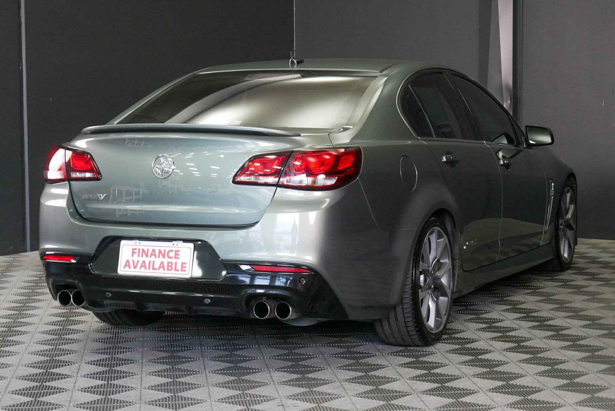 Holden Commodore image 4