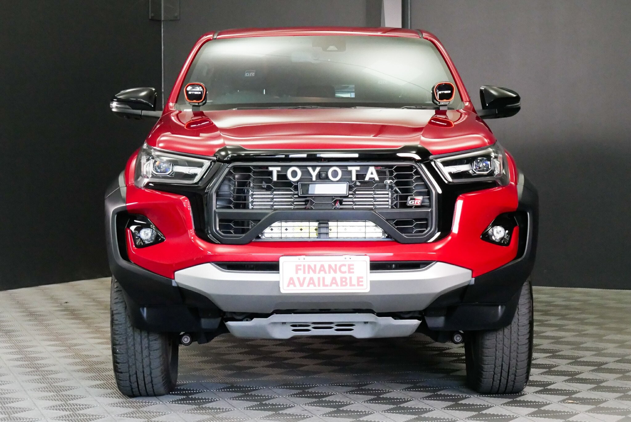 Toyota Hilux image 2