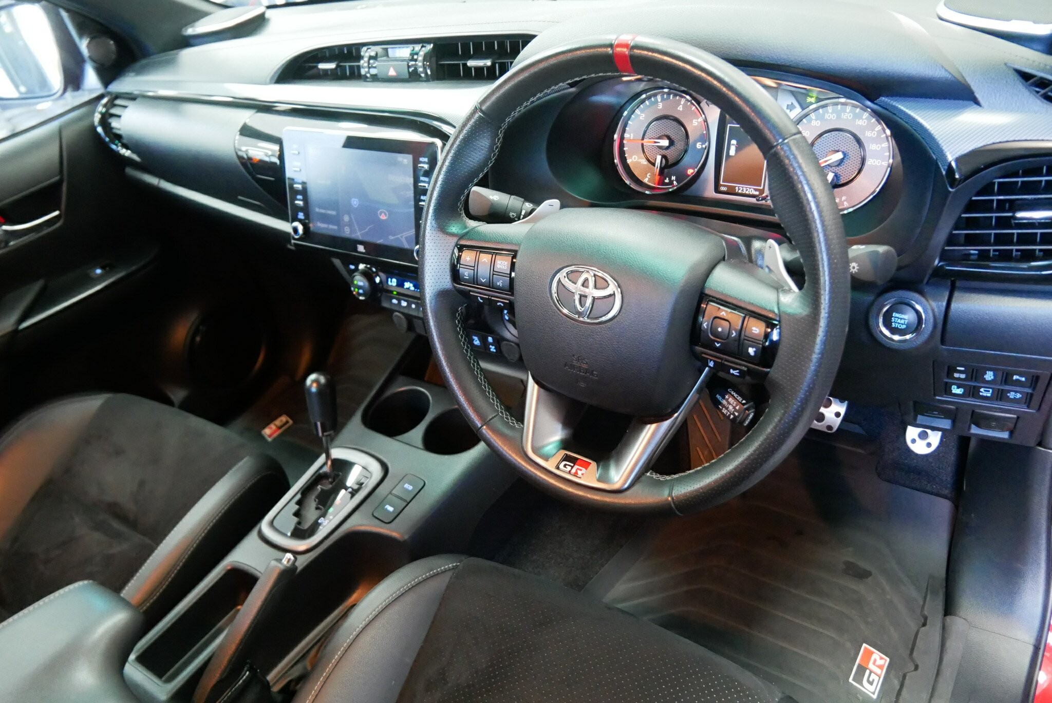 Toyota Hilux image 4