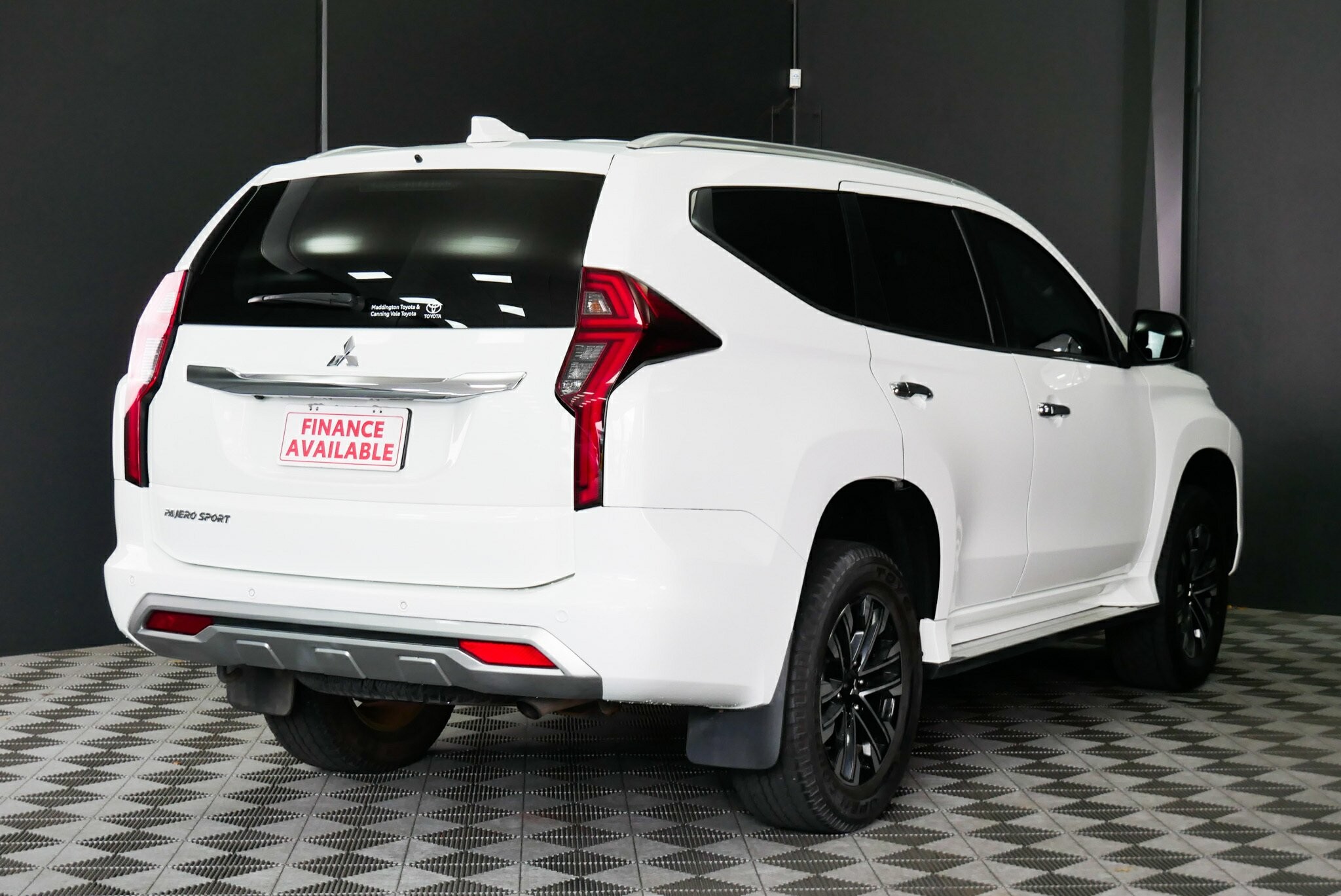 Mitsubishi Pajero Sport image 4